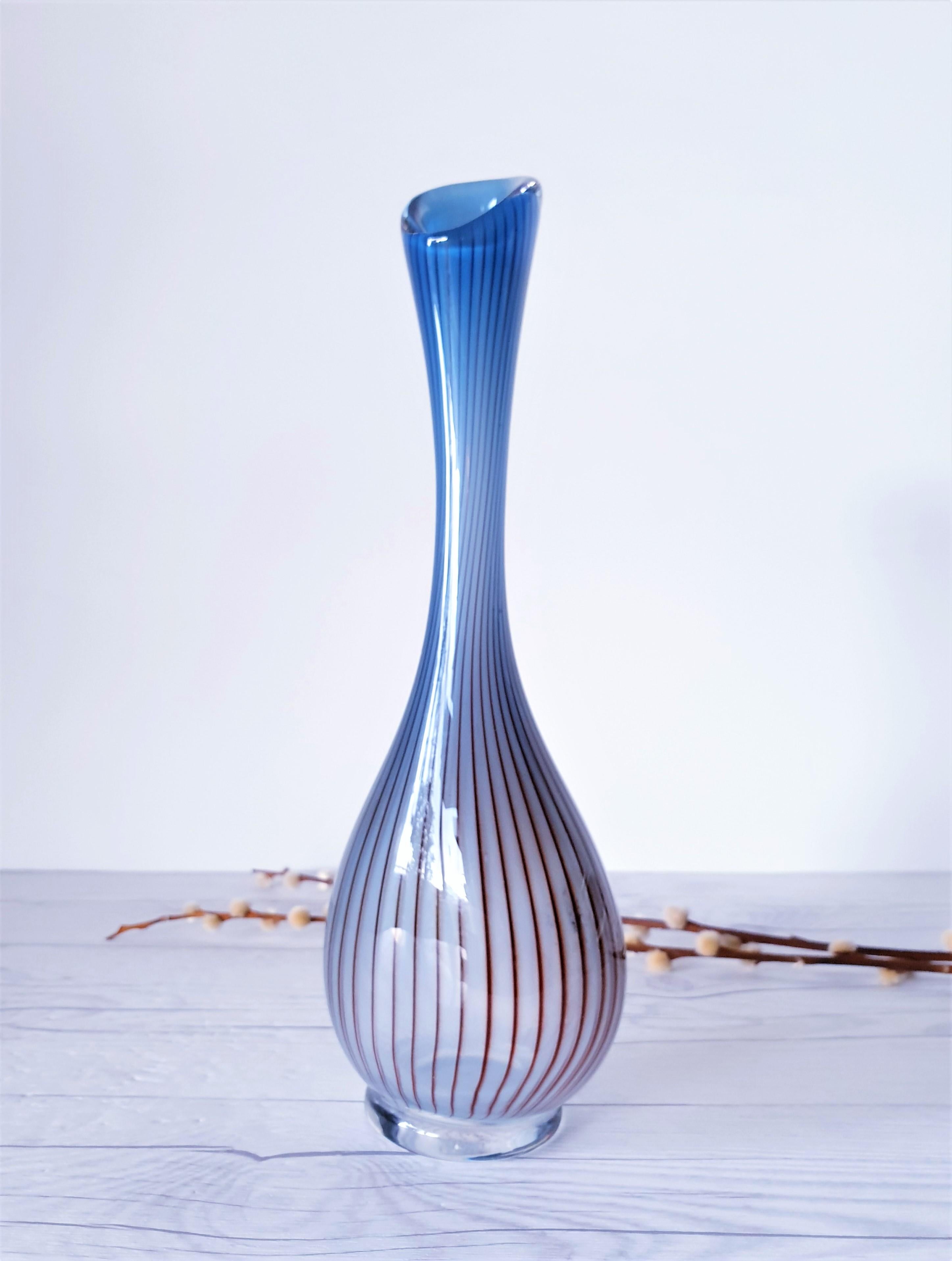 1955-56 Vicke Lindstrand, LC1 of 'Colora' Series for Kosta 'Boda' Handblown Vase 3