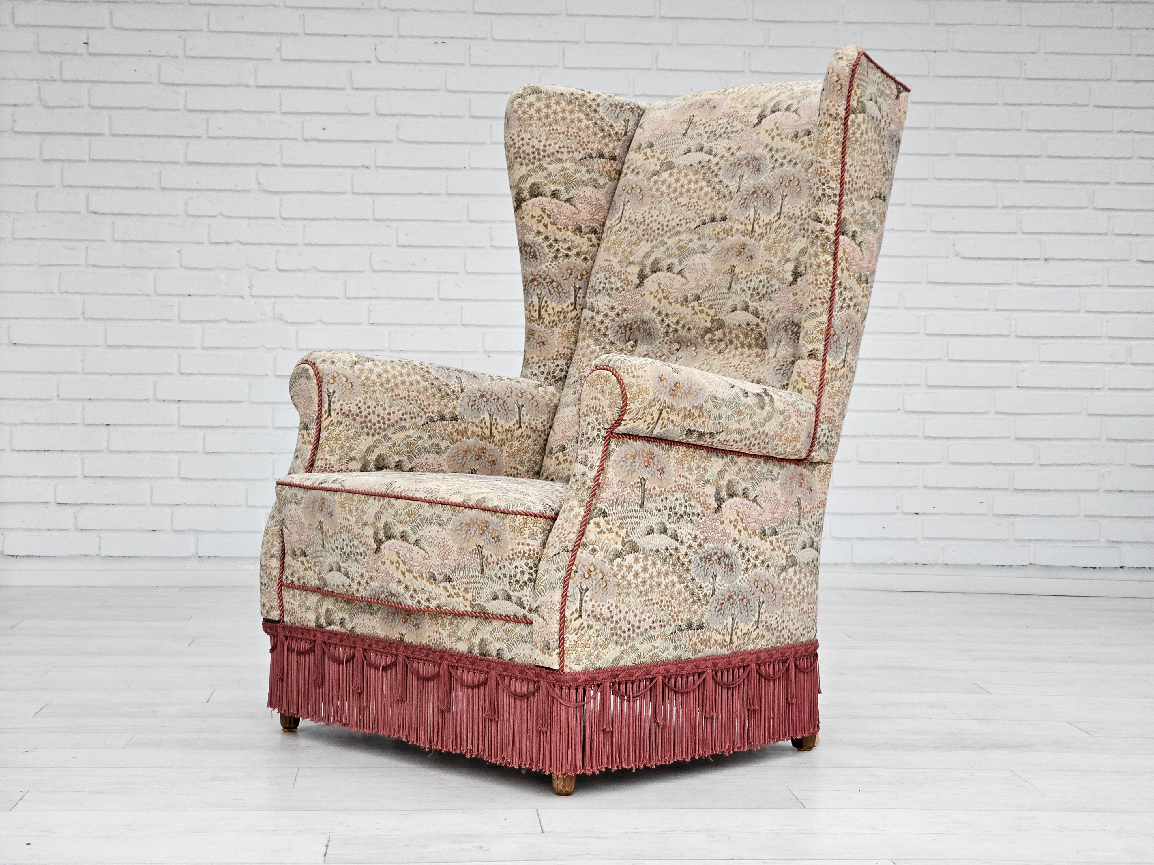 1955-60er Jahre, dänisches Design, Sessel mit hoher Rückenlehne und floralem, mehrfarbigem Stoff. im Angebot 5