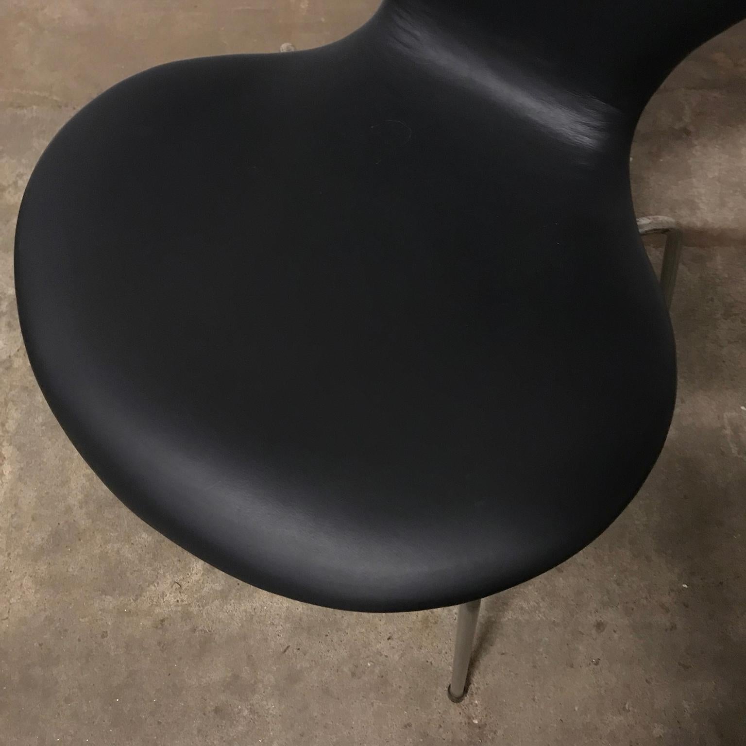 1955, Arne Jacobsen, Early Vintage Black Faux Leather 3107 Butterfly Chair For Sale 9