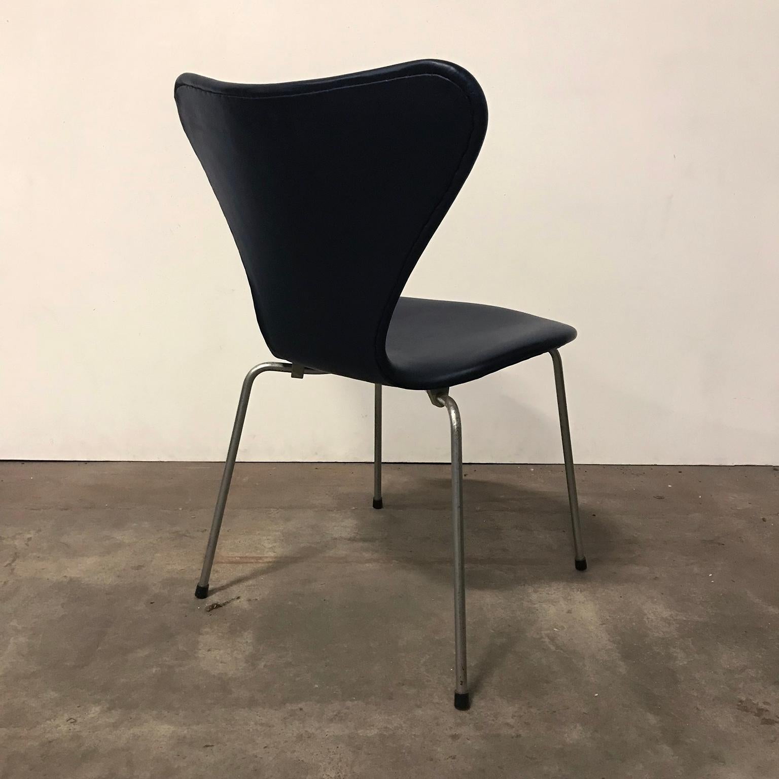 Danish 1955, Arne Jacobsen, Early Vintage Black Faux Leather 3107 Butterfly Chair For Sale