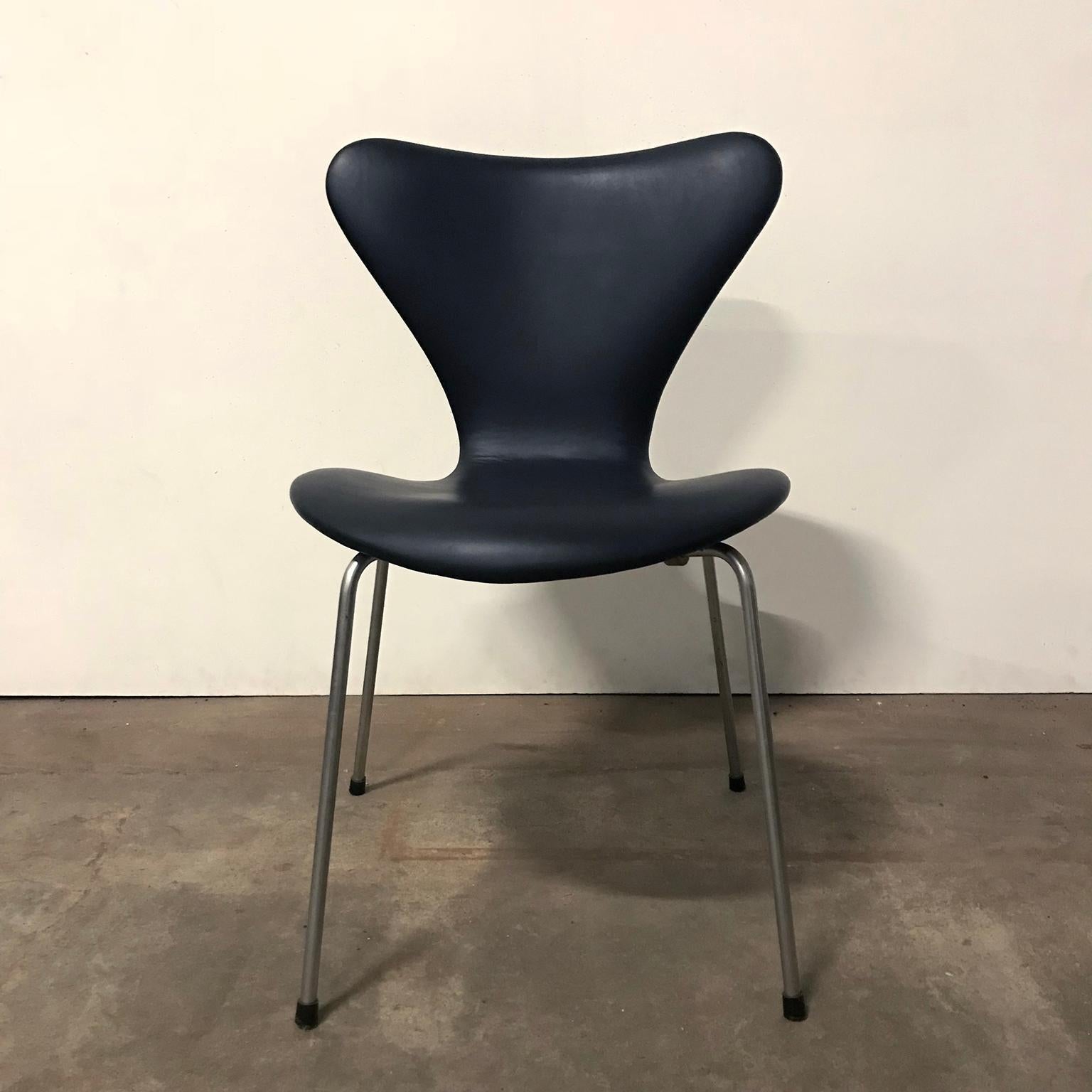 Mid-20th Century 1955, Arne Jacobsen, Early Vintage Black Faux Leather 3107 Butterfly Chair For Sale
