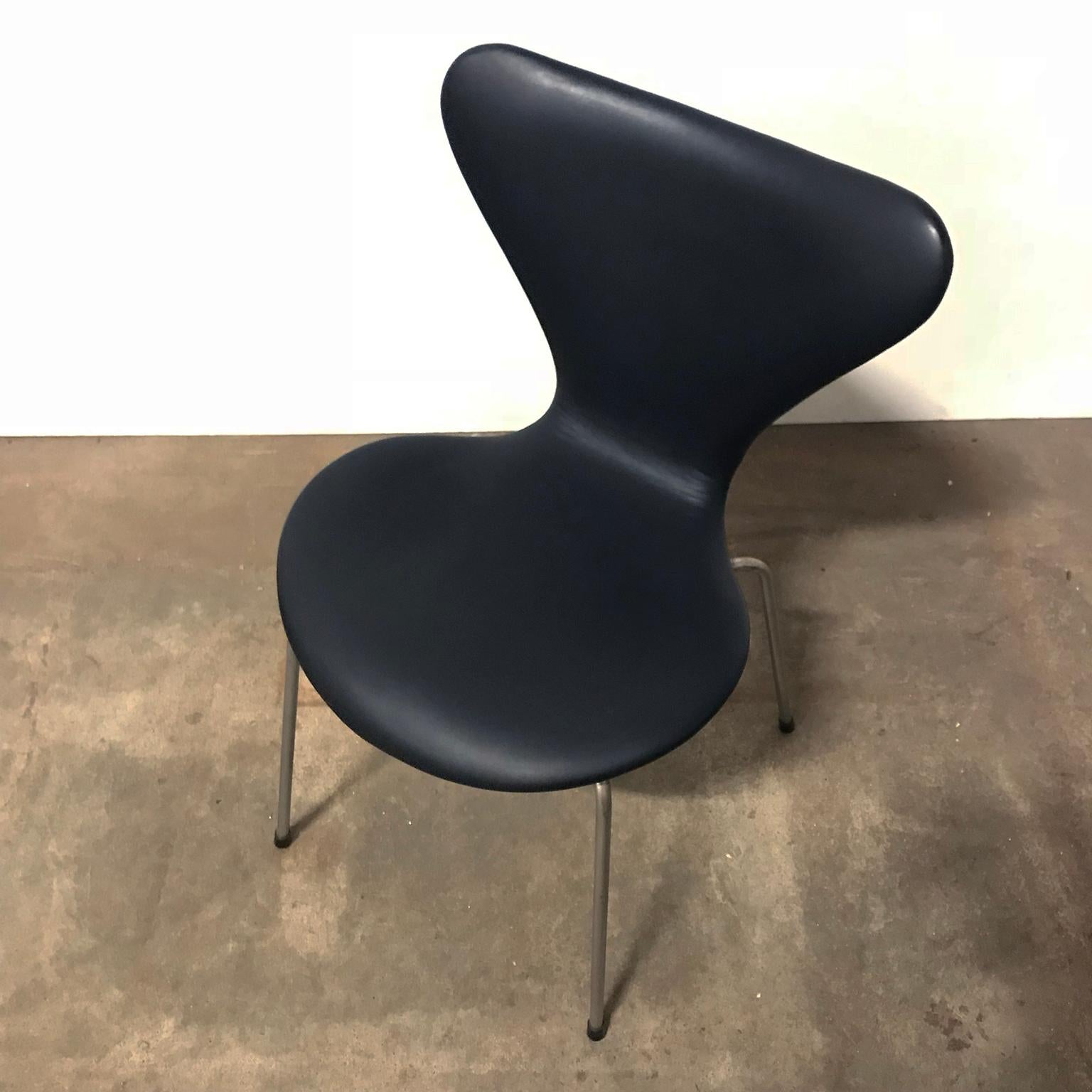 1955, Arne Jacobsen, Früher Vintage-Schmetterlingsstuhl aus schwarzem Kunstleder 3107 (Metall) im Angebot