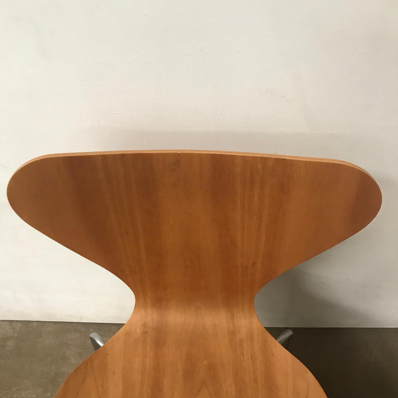 1955, Arne Jacobsen, Fritz Hansen, Butterfly Chair in Natural Cherry In Good Condition In Amsterdam IJMuiden, NL