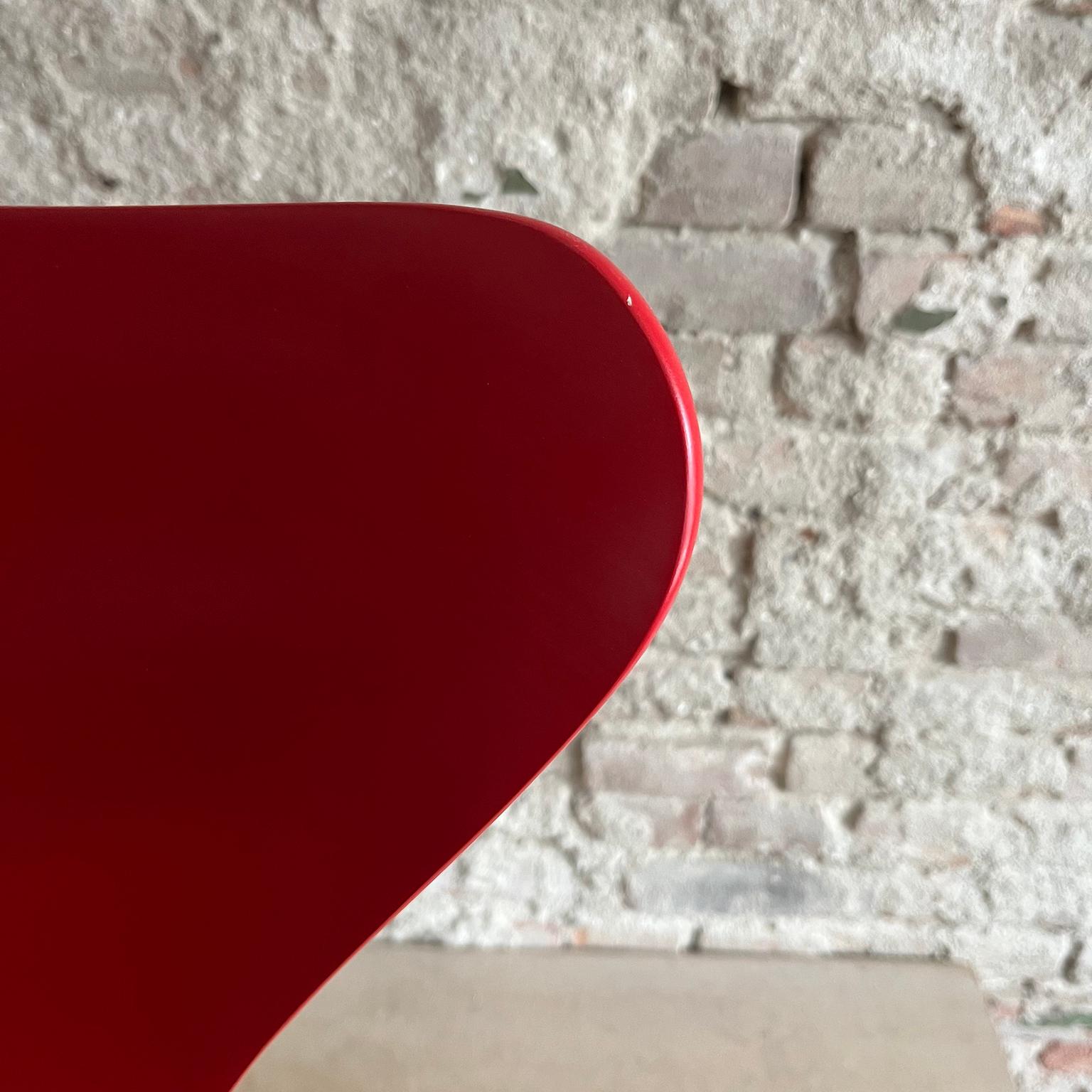 1955, Arne Jacobsen, Set of Two Early Vintage Red Painted 3107 Butterfly Chairs For Sale 4