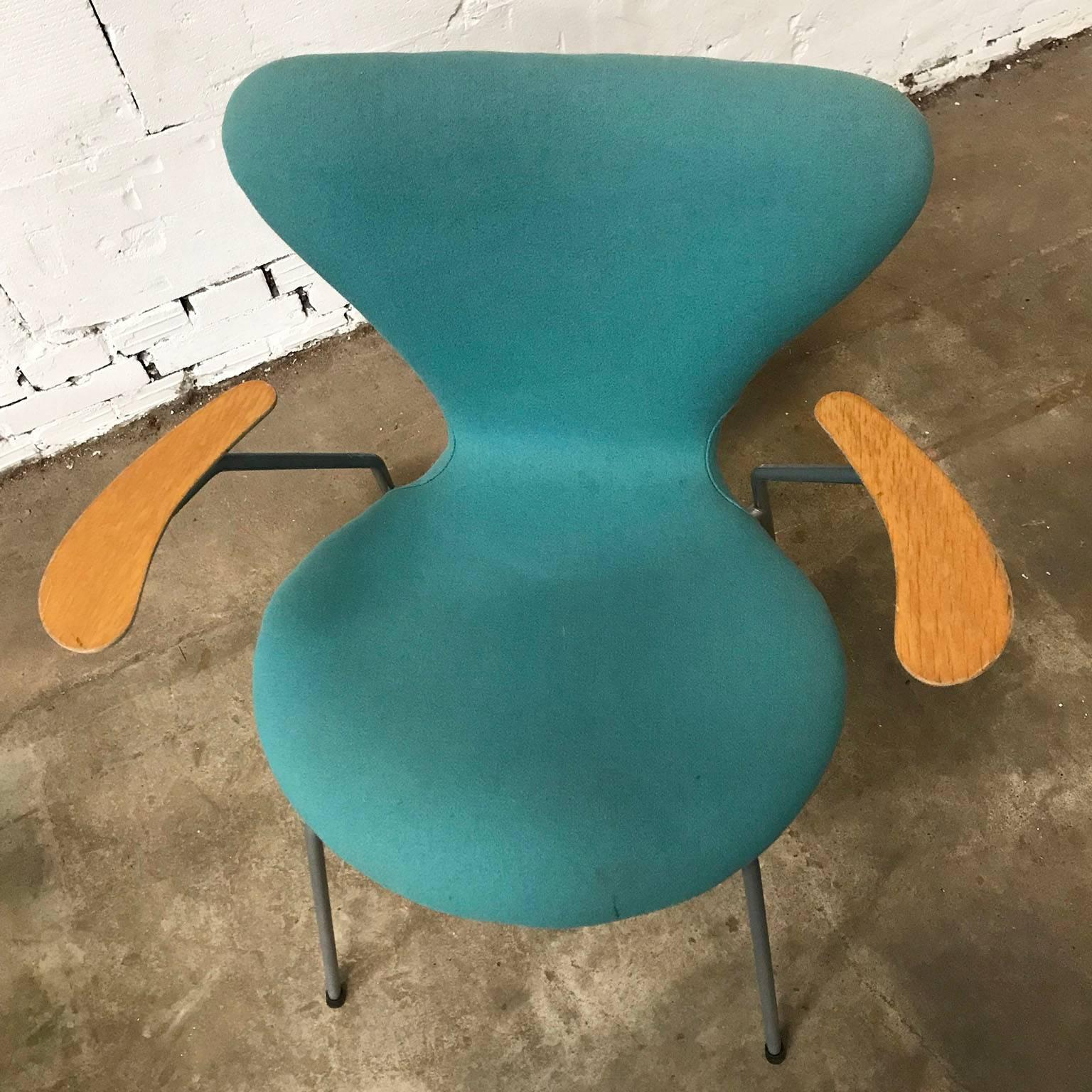 1955, Arne Jacobsen, Set of Four Turquoise Upholstered 3207 Butterfly Armchairs 2