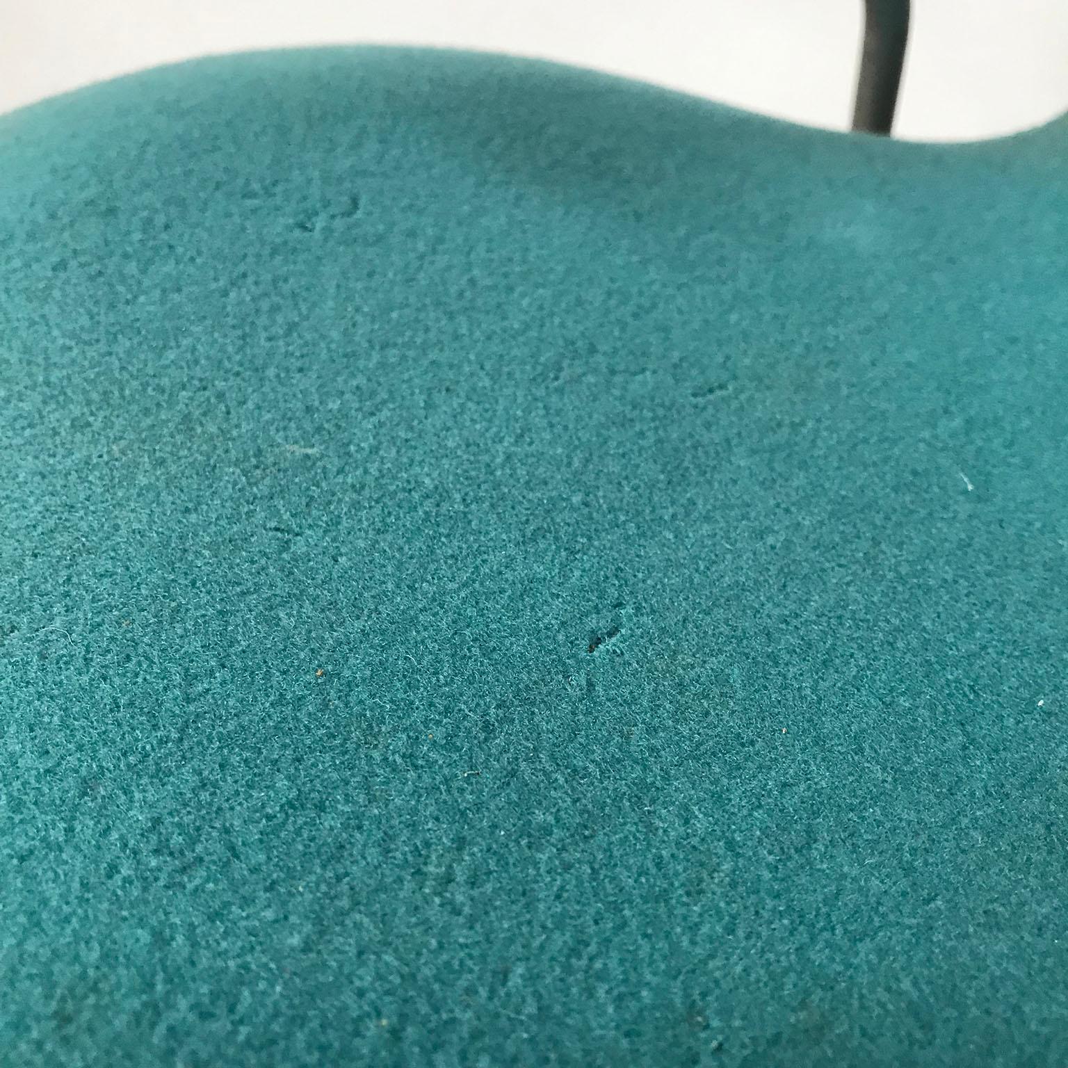 1955, Arne Jacobsen, Set of Four Turquoise Upholstered 3207 Butterfly Armchairs For Sale 7