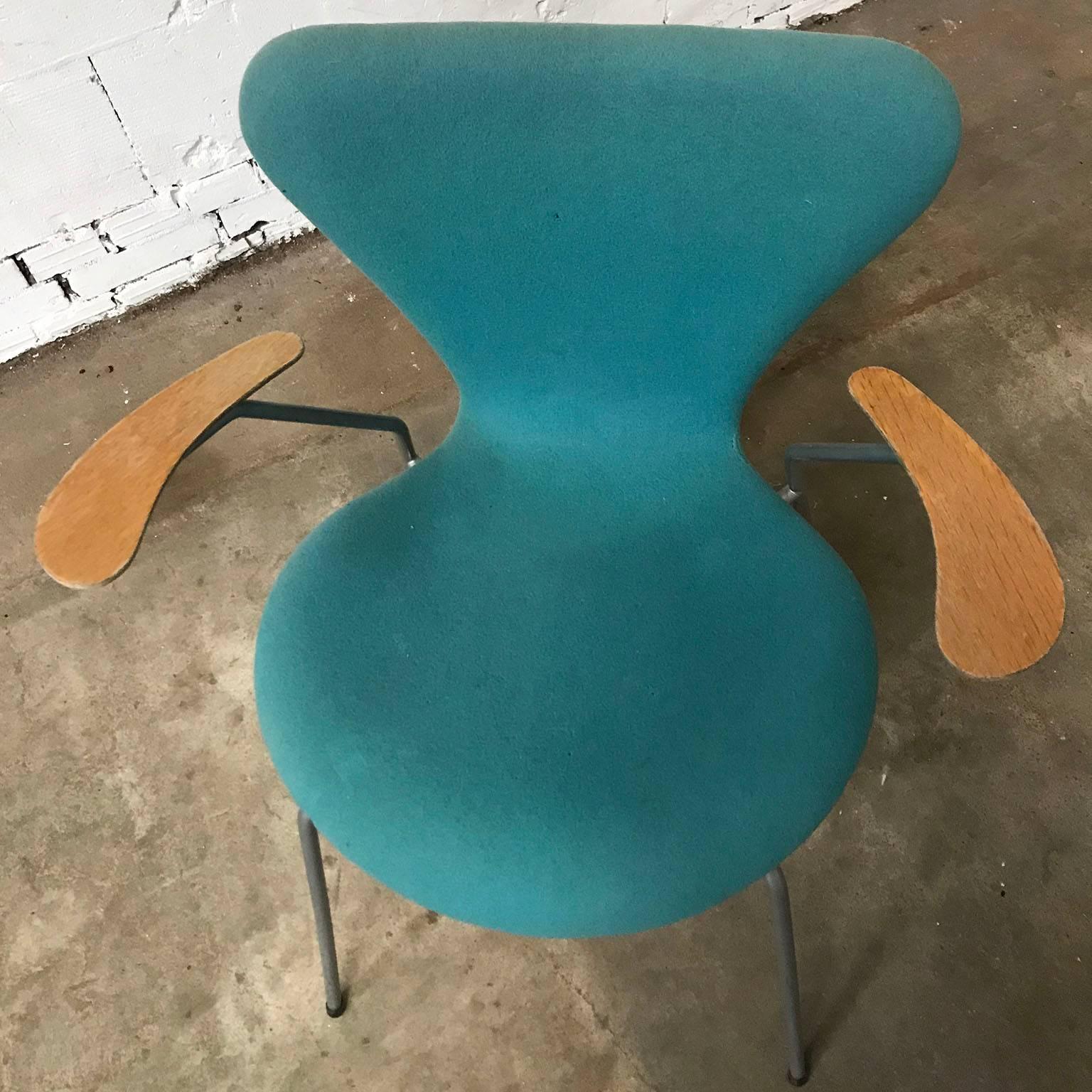 1955, Arne Jacobsen, Set of Four Turquoise Upholstered 3207 Butterfly Armchairs 7