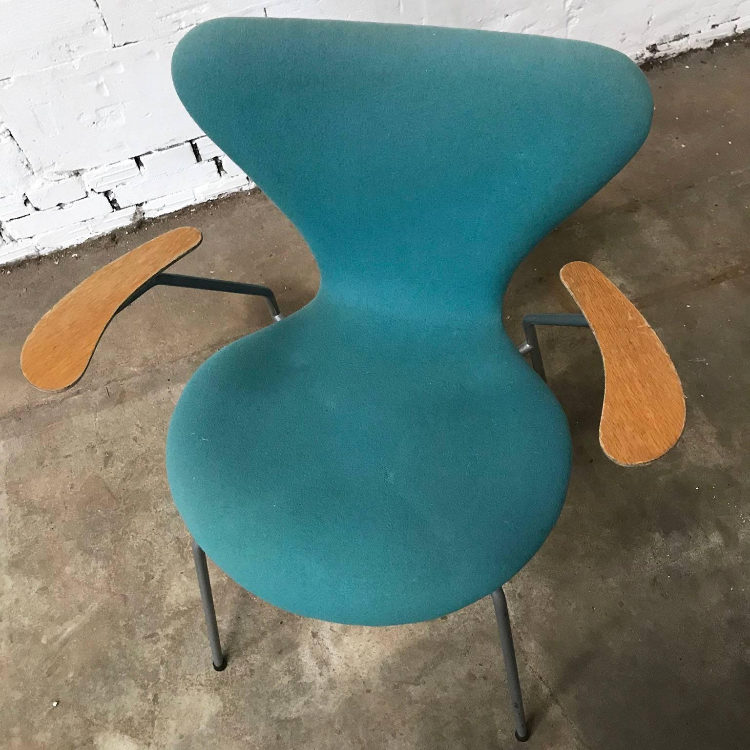 Metal 1955, Arne Jacobsen, Set of Four Turquoise Upholstered 3207 Butterfly Armchairs