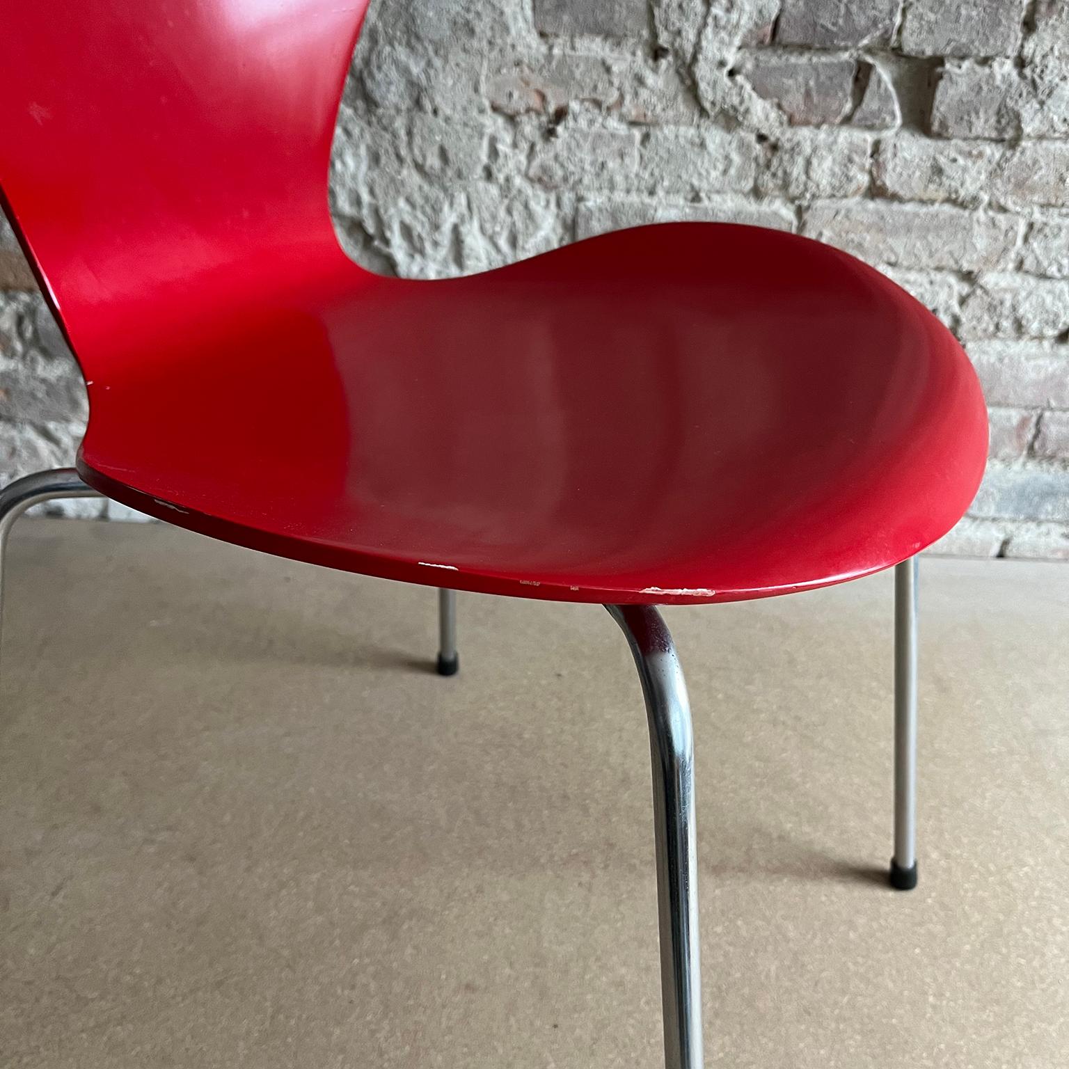 1955, Arne Jacobsen, Set of Two Early Vintage Red Painted 3107 Butterfly Chairs For Sale 6