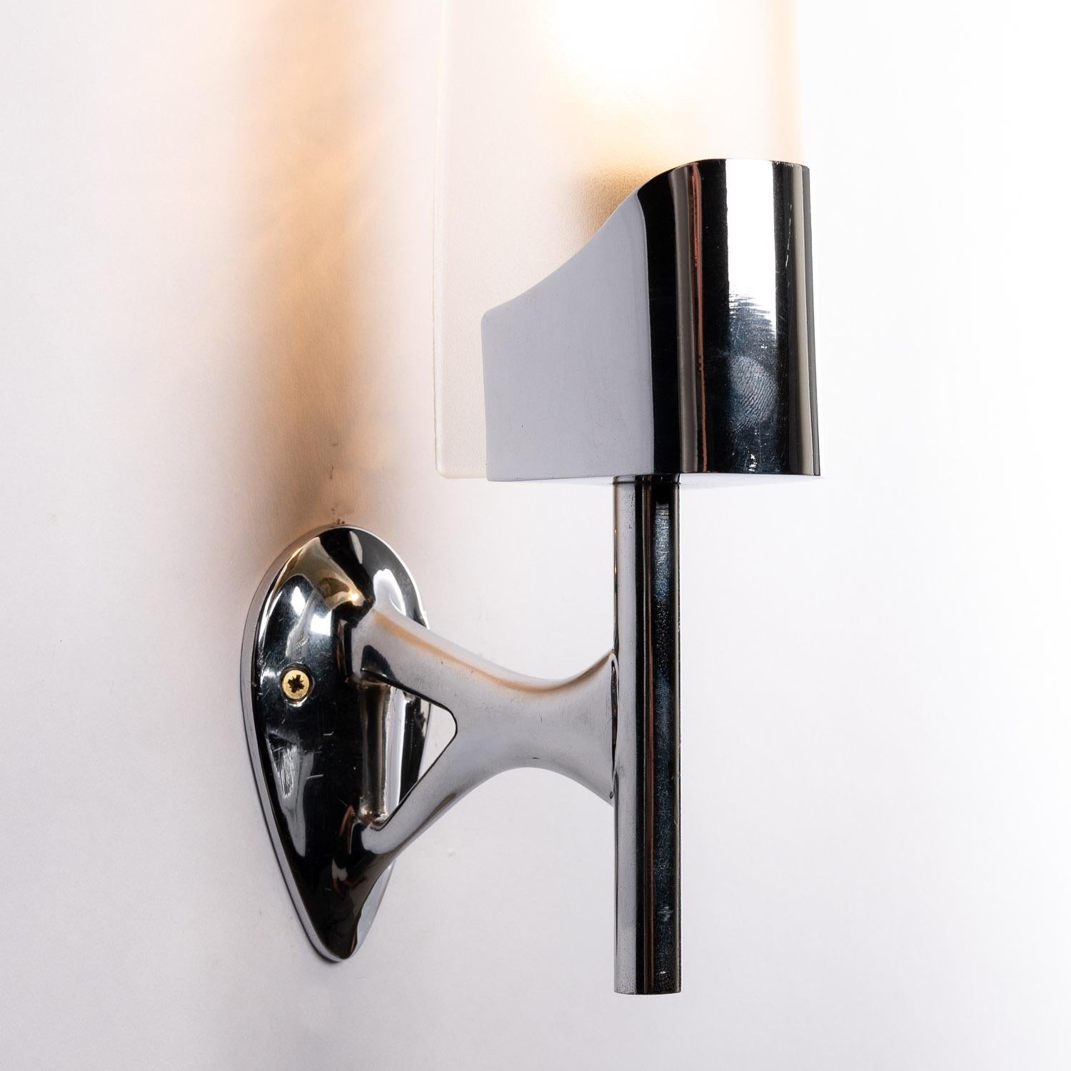 1955 Chrome and Glass Sconce by Max Ingrand for Fontana Arte In Good Condition For Sale In Amsterdam, NH
