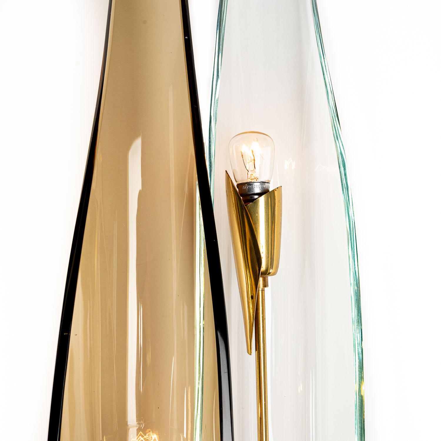 20ième siècle L'applique Dahlia en verre et laiton de Max Ingrand pour Fontana Arte, 1955 en vente