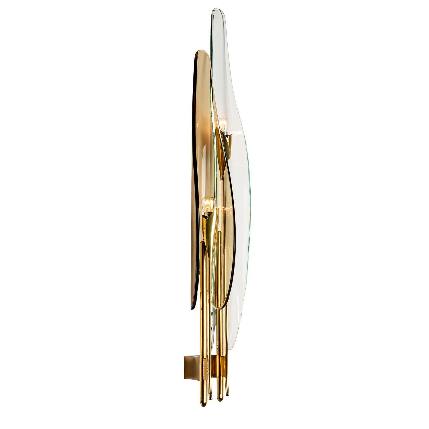 1955, “Dahlia” Glass and Brass Wall Light by Max Ingrand for Fontana Arte For Sale 3