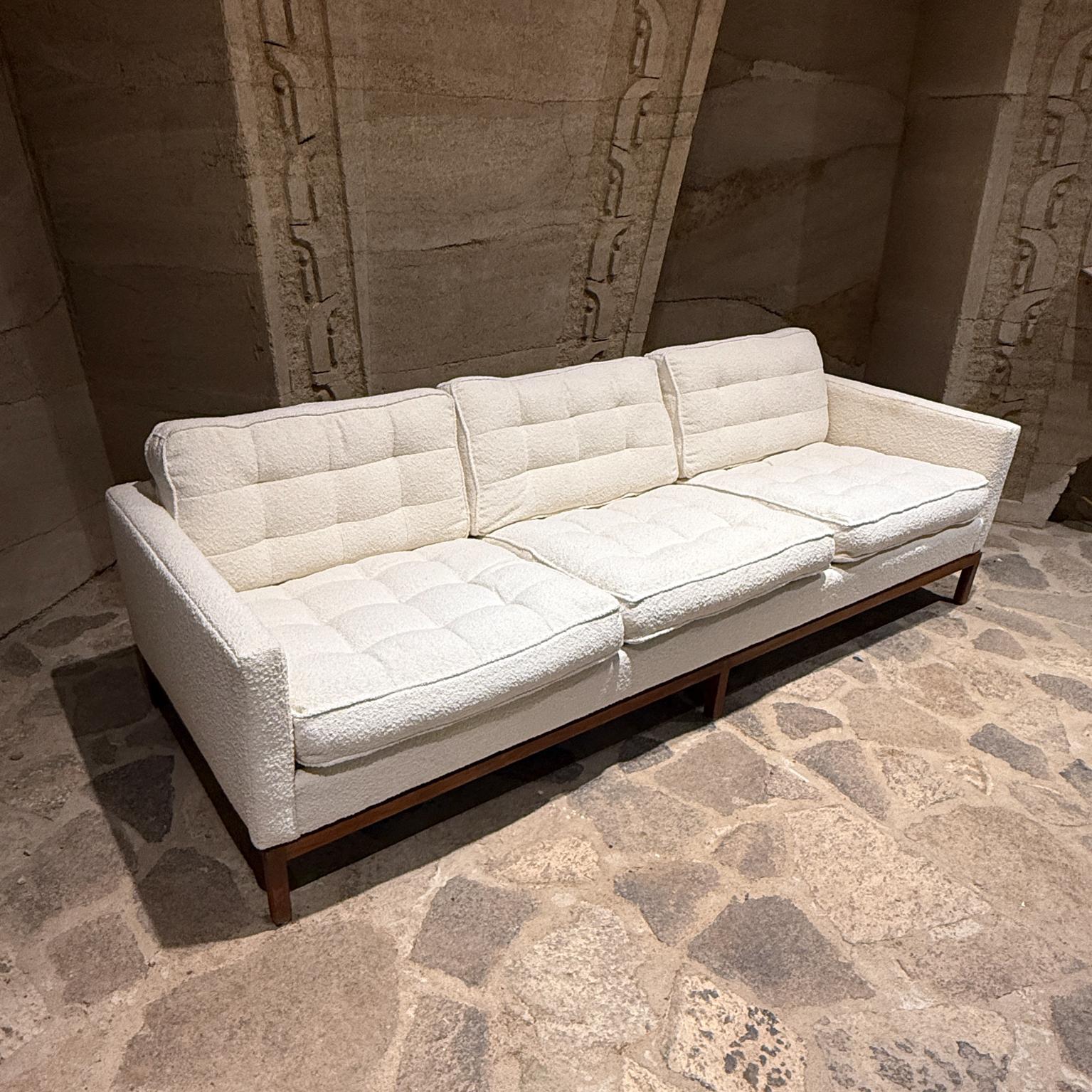 American Florence Knoll Three-Seater Sofa Mid Century Modern 1955, Model 2557 For Sale