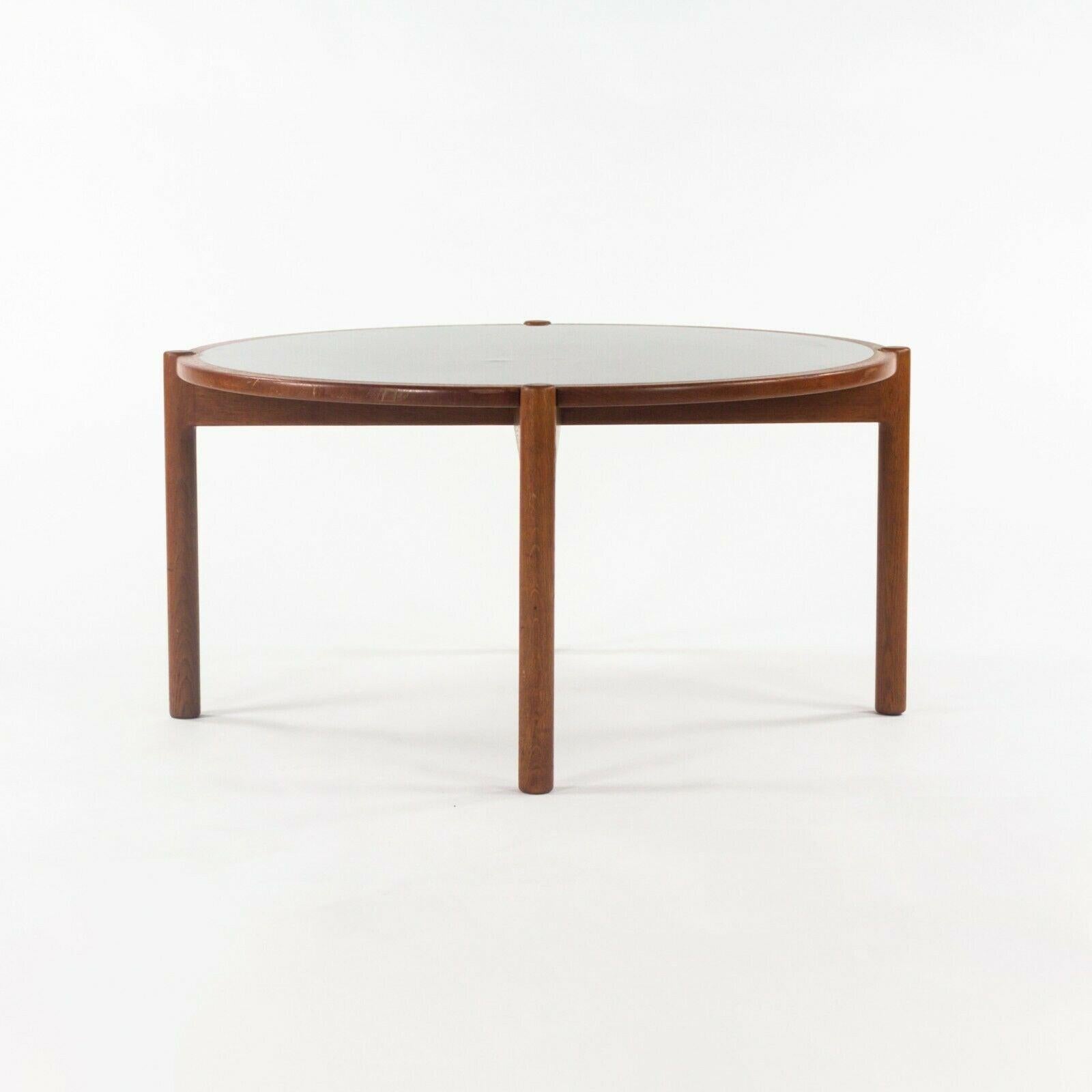 Moderne 1955 Table basse / d'appoint à plateau réversible Hans Wegner pour Johannes Hansen en Oak en vente