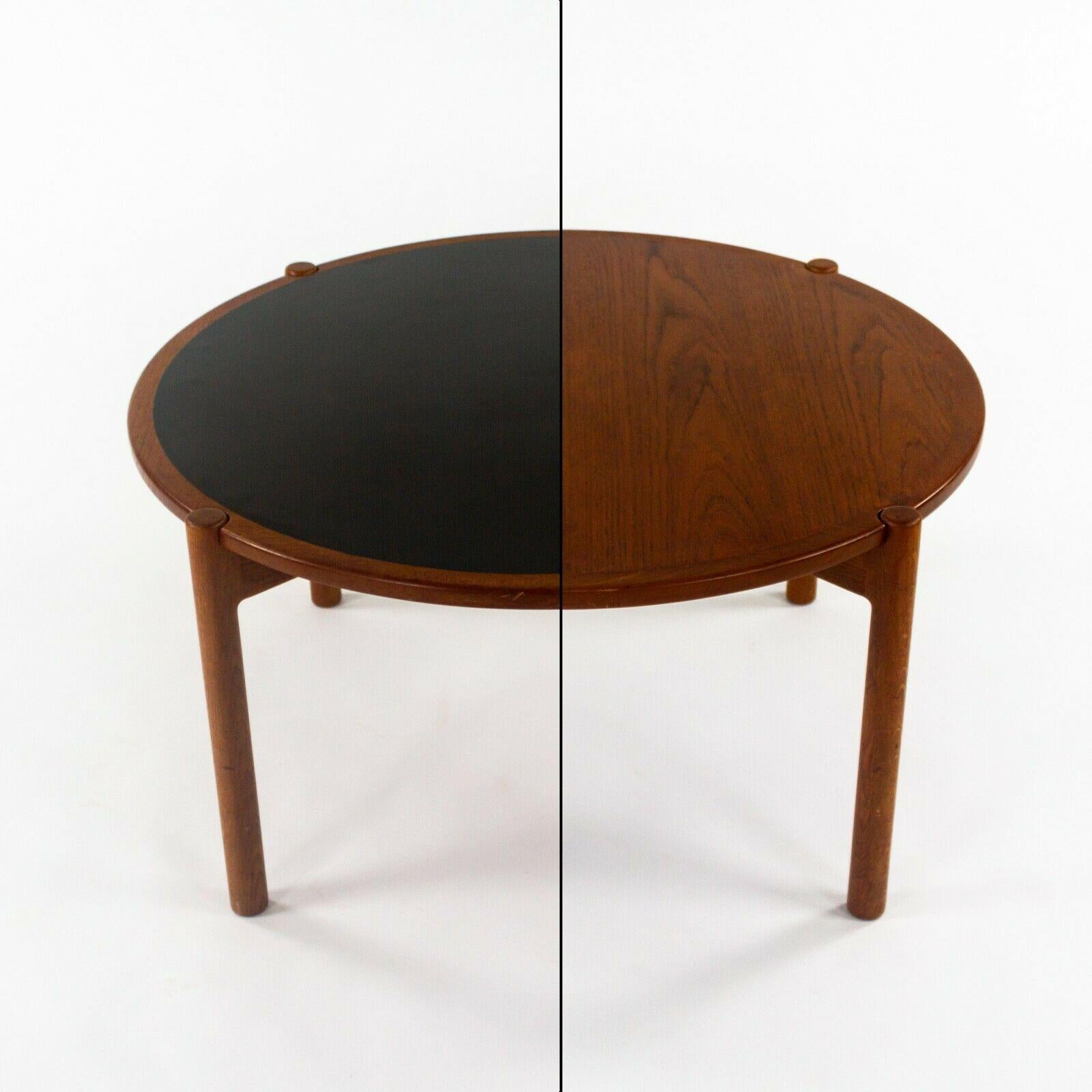Milieu du XXe siècle 1955 Table basse / d'appoint à plateau réversible Hans Wegner pour Johannes Hansen en Oak en vente