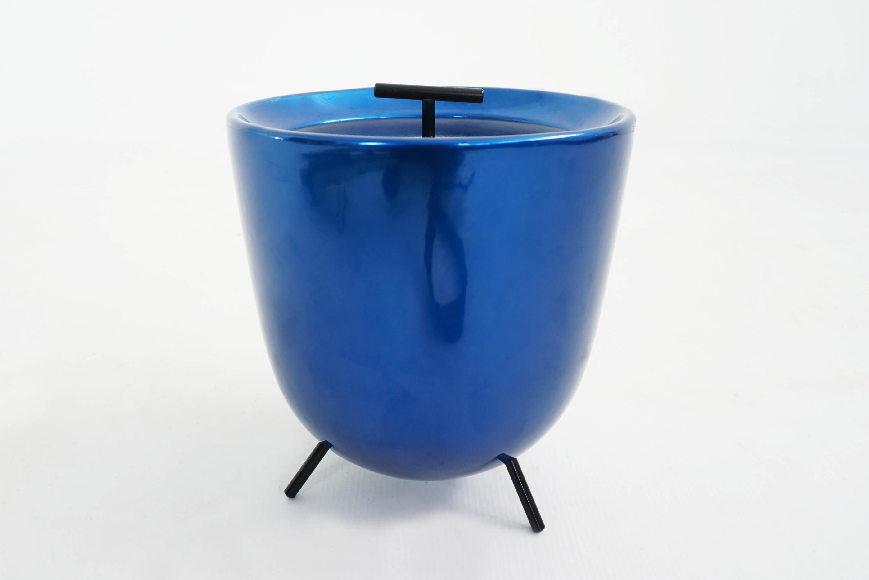 Ice bucket mod. 501 designed by Bruno Munari, Made by Zani & Zani 
Prize 1955 Compasso D'Oro, Italy

Engraved logo under the lid.

Literature:
Compasso d’Oro 1954-1984, 1984.