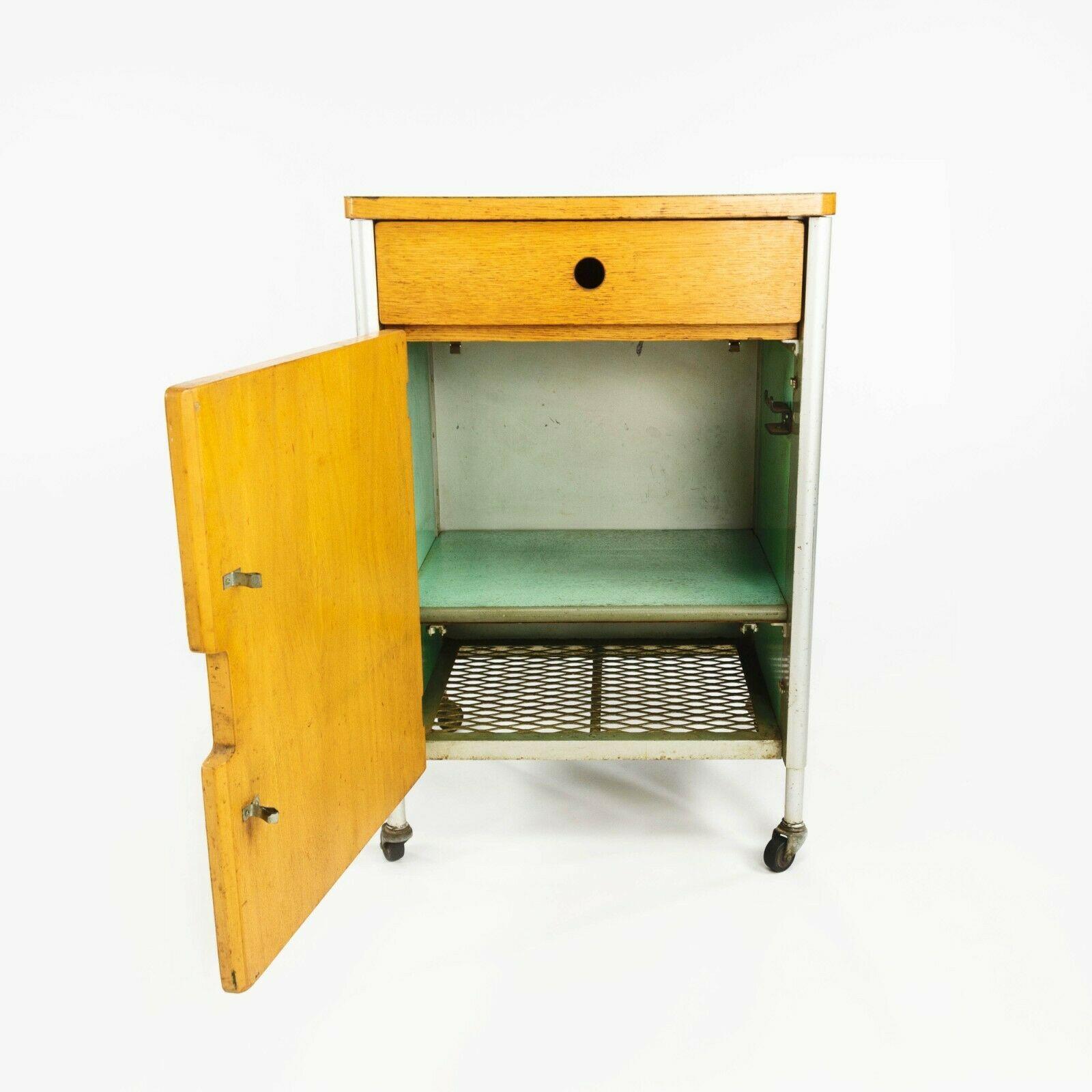 1955 Raymond Loewy for Hill Rom Co Rolling Bar / Utility Cart / Bedside Cabinet en vente 5