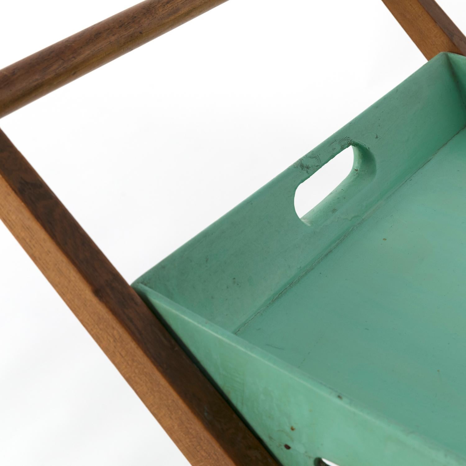 1955 foldable serving cart designed by Angelo Ostuni and manufactured by Frangi, Milan. Elm tree wood, brass details and original green painted tray. Copy of the historical publication will be provided.