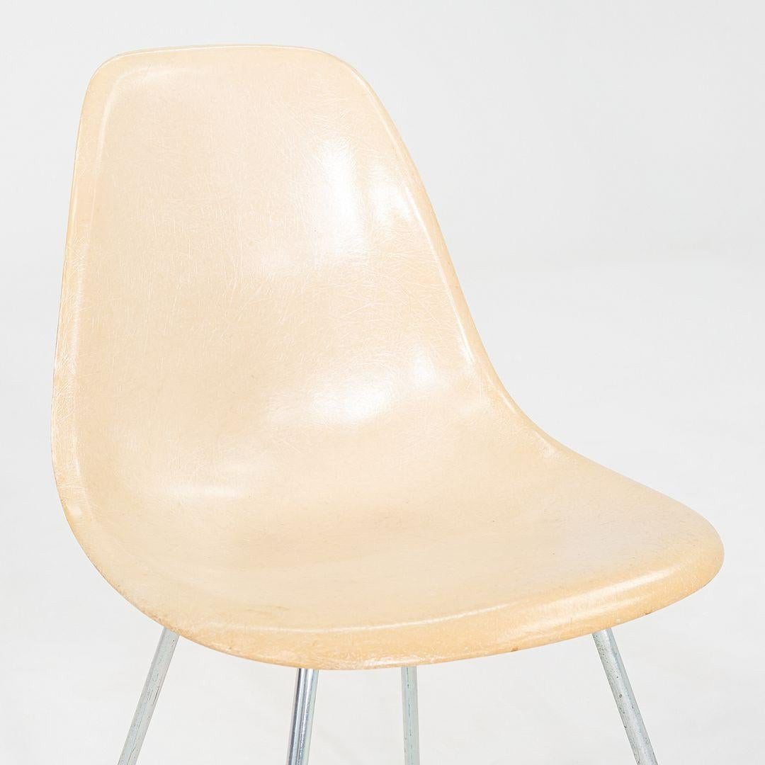 1955 Ensemble de quatre chaises Eames en fibre de verre DSX d'Herman Miller en vente 3