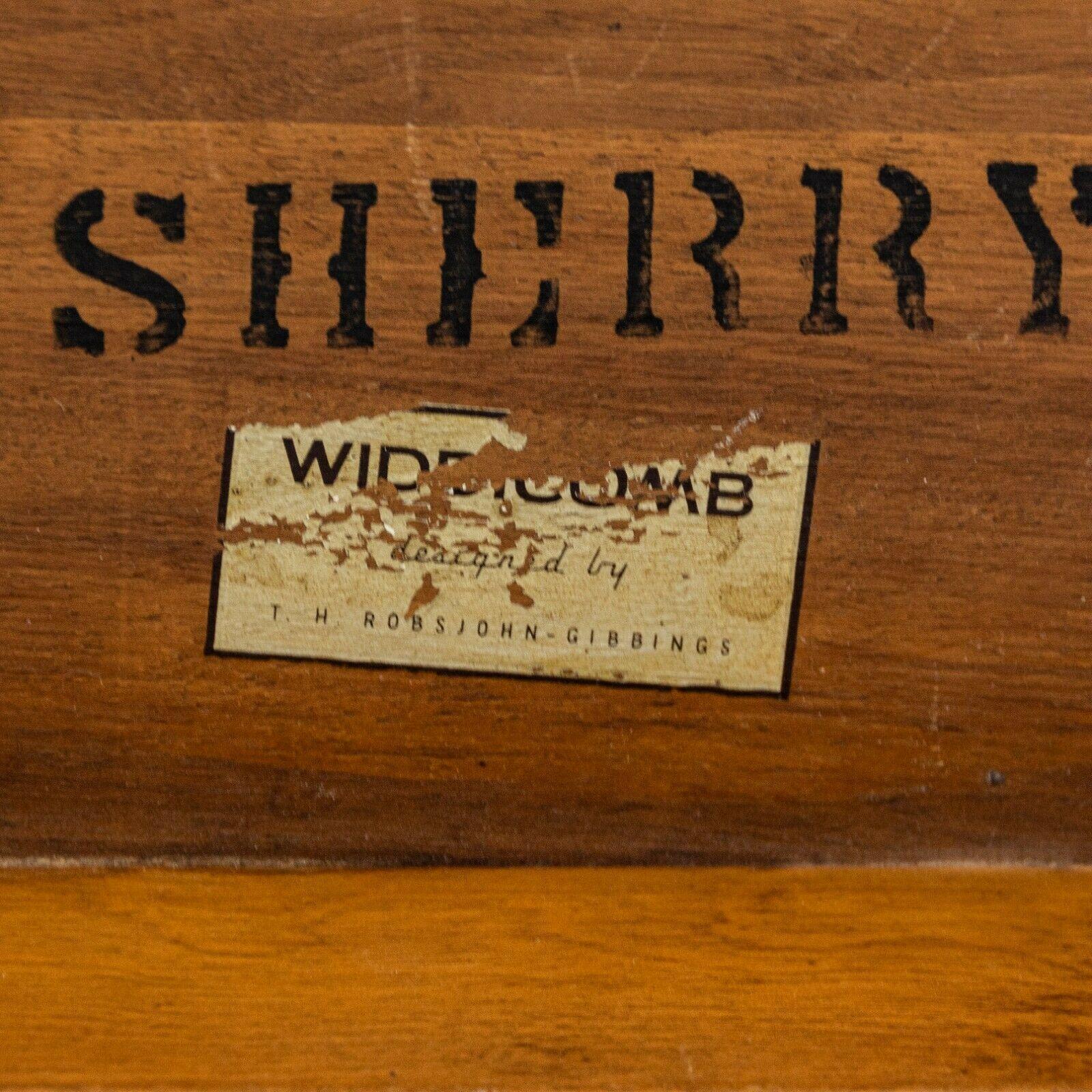 1955 T.H. Robsjohn Gibbings for Widdicomb 3307 Coffee Table in Sherry Walnut For Sale 4