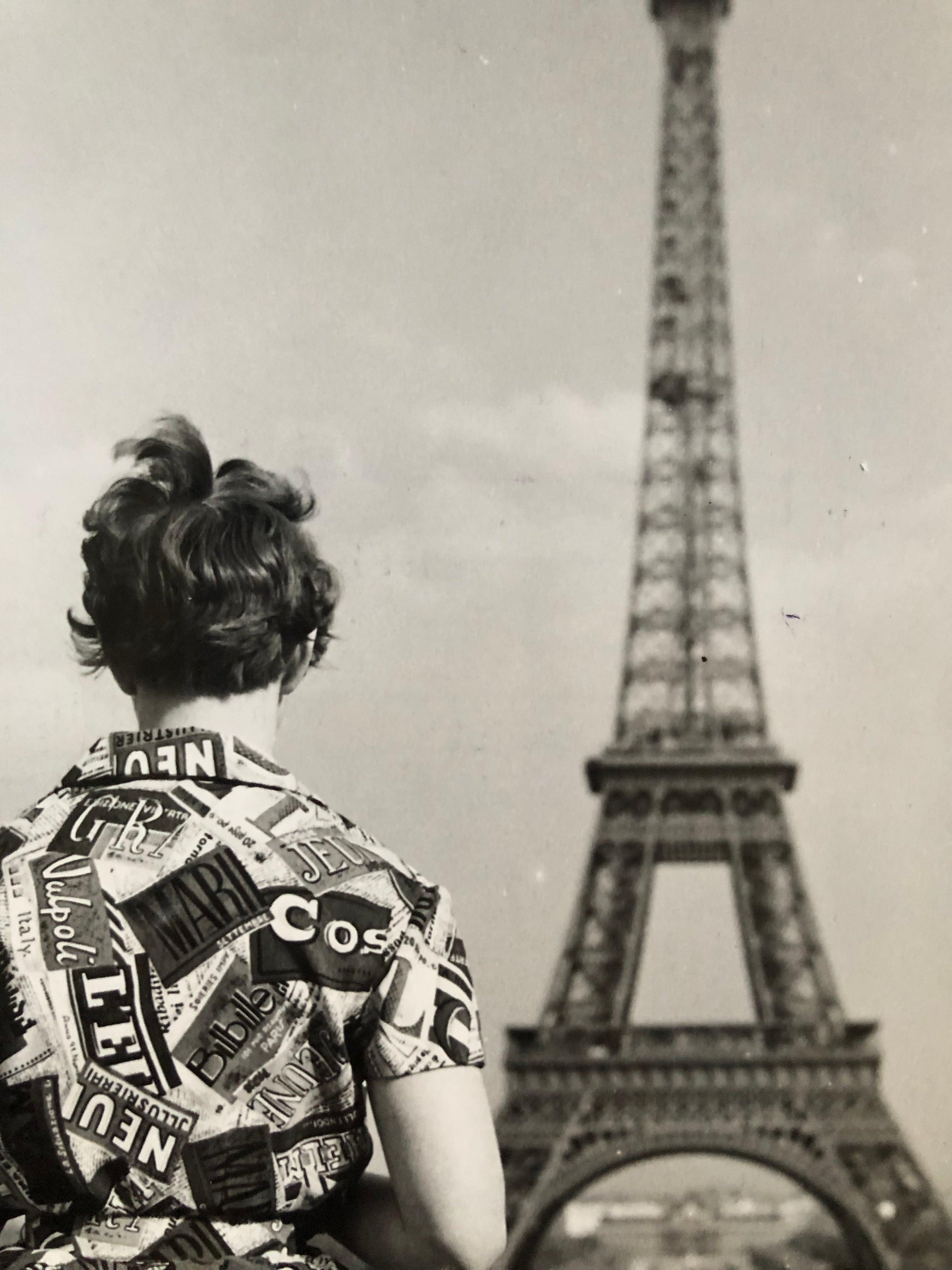 French 1955, Touriste admirant la tour Eiffel, Paris, Jean Ribière