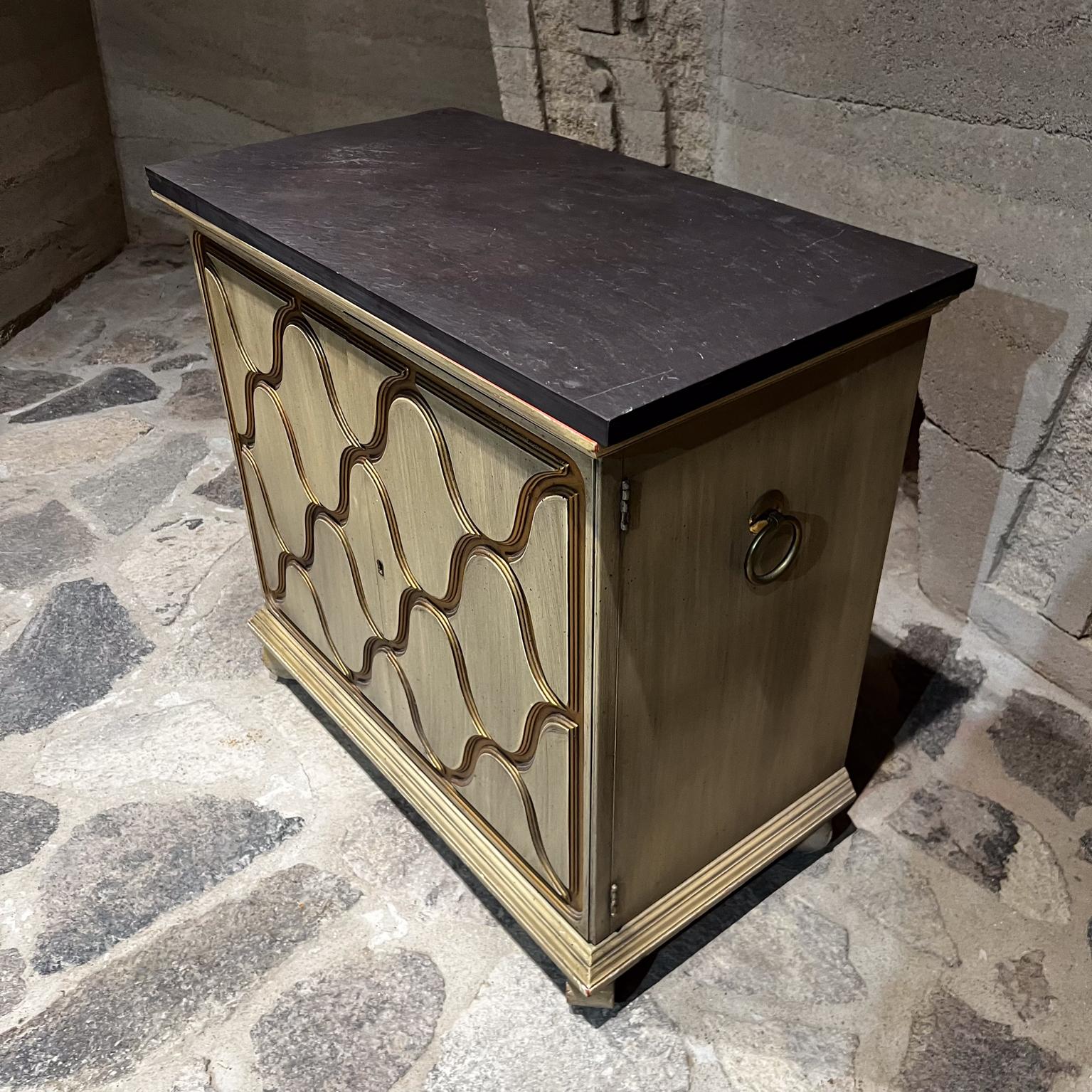 1955 Vintage Dorothy Draper España Cabinet with Red Interior In Good Condition For Sale In Chula Vista, CA