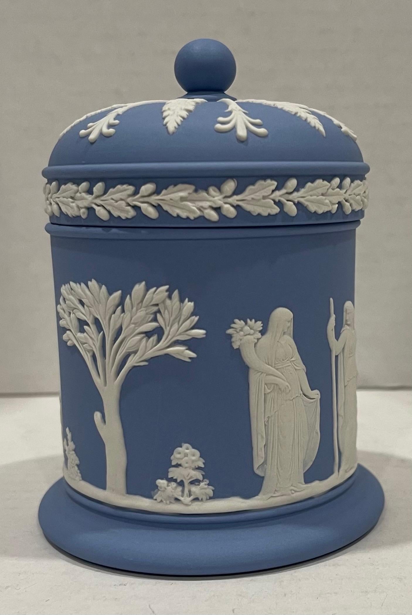 Néoclassique 1955 Wedgwood - Jarre à tabac en jaspe bleu clair en vente