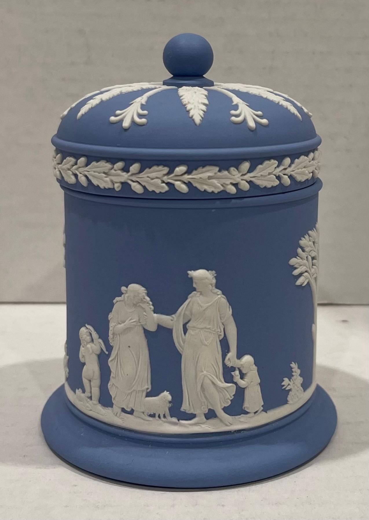 1955 Wedgwood - Jarre à tabac en jaspe bleu clair Bon état - En vente à Stamford, CT