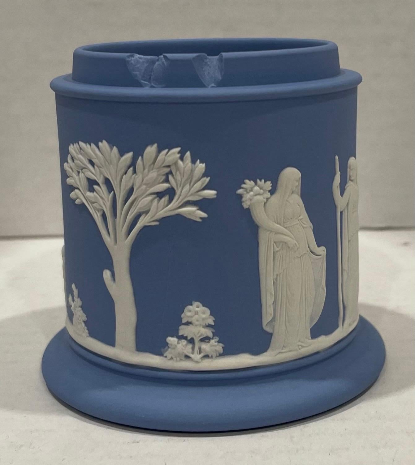 Milieu du XXe siècle 1955 Wedgwood - Jarre à tabac en jaspe bleu clair en vente