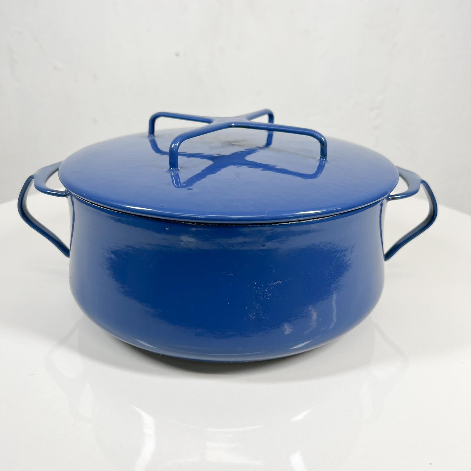 Dansk designs blue Enamelware Kobenstyle Casserole pot and cover lid with TRIVET Top IHQ FRANCE
Designed by Jens Herald Quistgaard made in France, Kobenstyle Line introduced in 1956.
Maker stamp present.
Measures: 6.75 tall x 8.5 diameter x 12