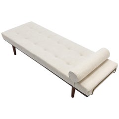 Daybed modèle GE19 de 1956 par Hans J. Wegner pour GETAMA:: Nouvelle sellerie Pierre Frey