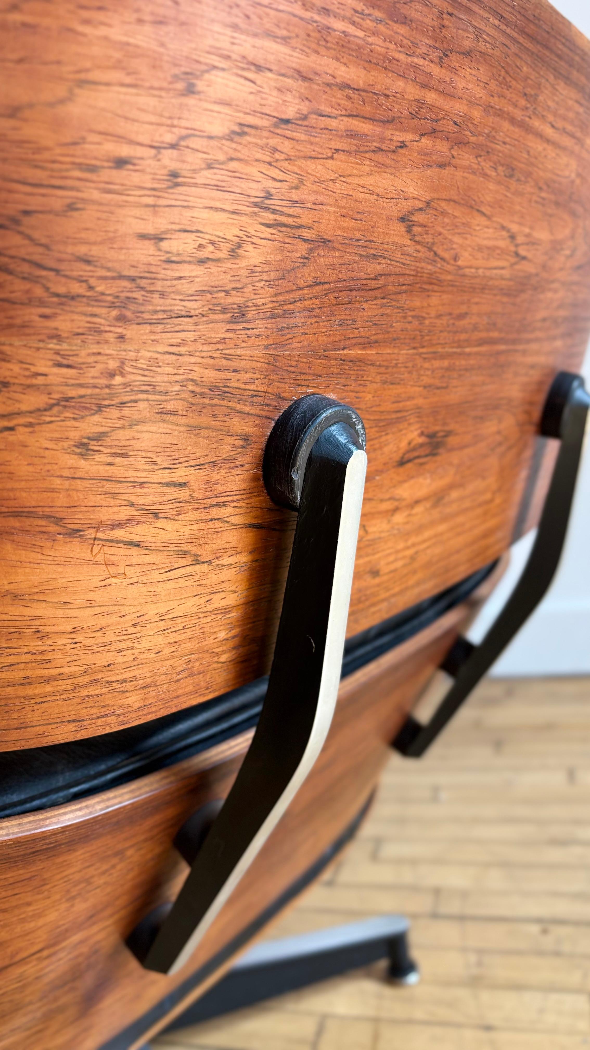 1956 Eames Lounge Chair und Ottoman (Moderne der Mitte des Jahrhunderts) im Angebot