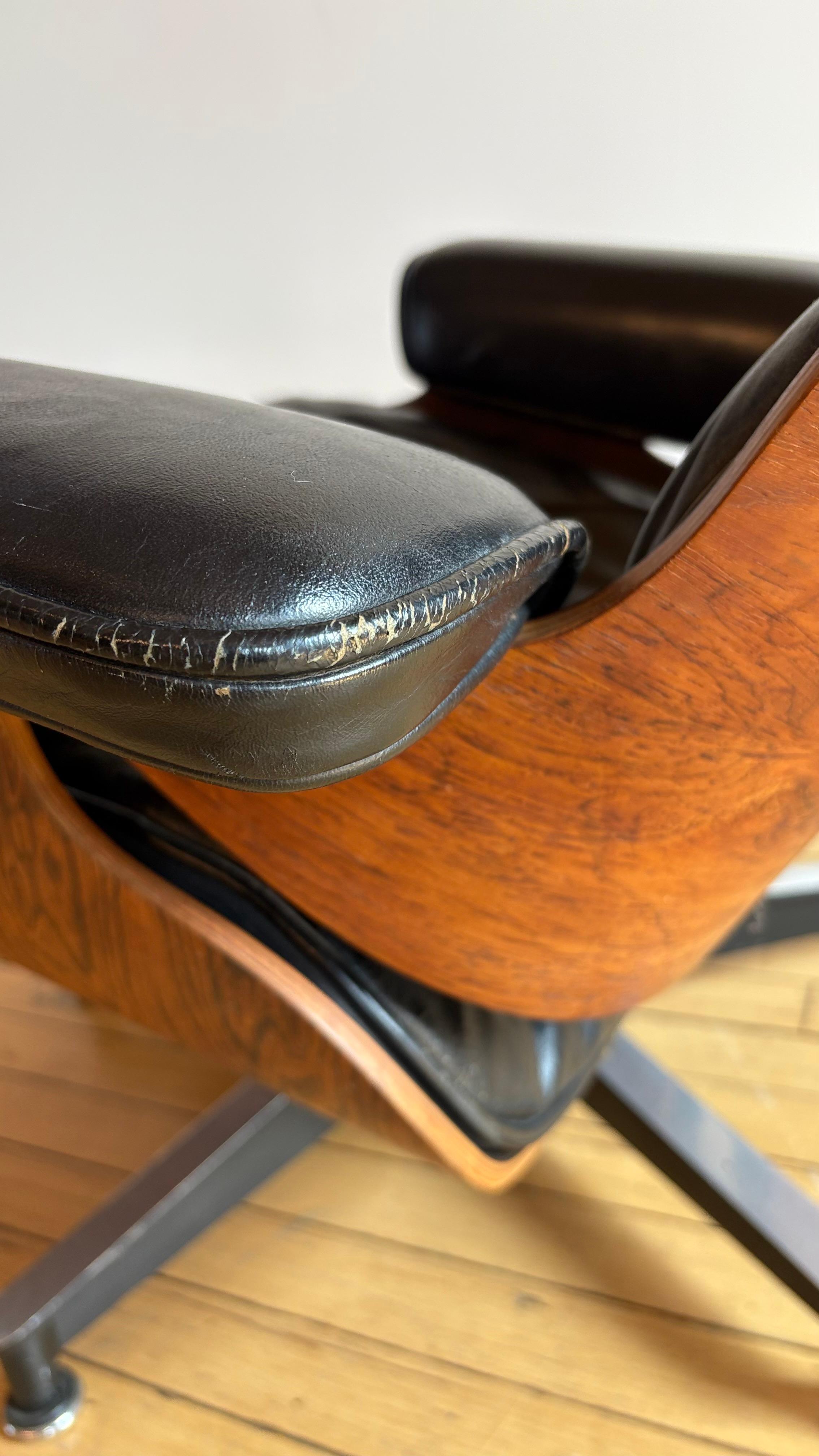 1956 Eames Lounge Chair und Ottoman (amerikanisch) im Angebot