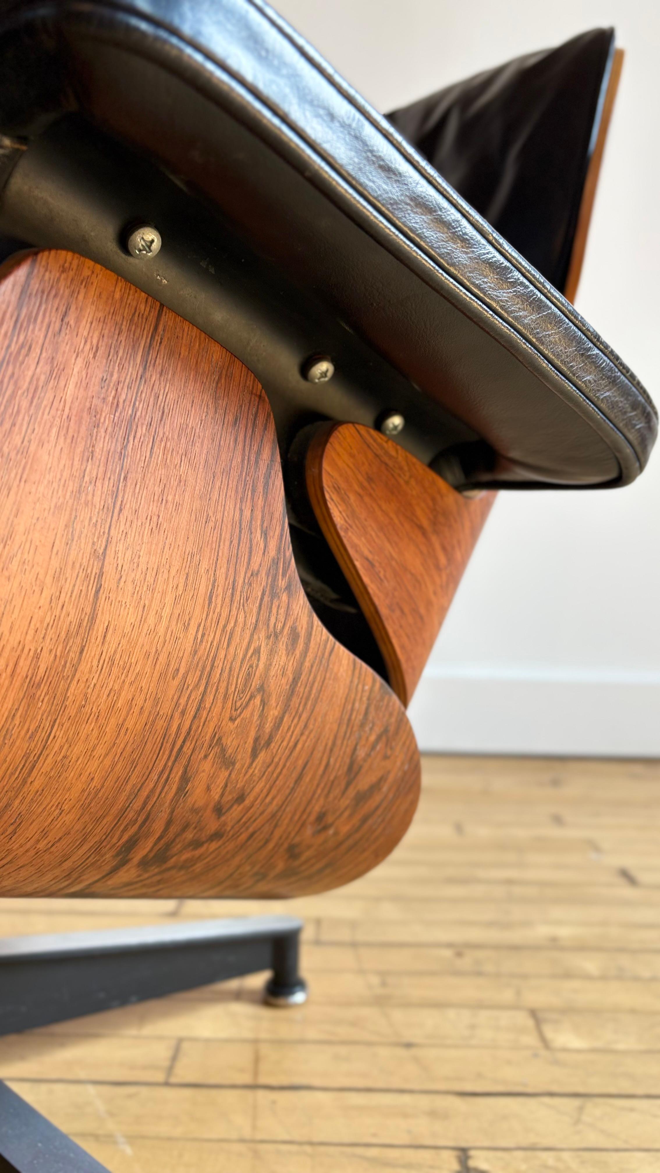 1956 Eames Lounge Chair und Ottoman im Zustand „Relativ gut“ im Angebot in Philadelphia, PA