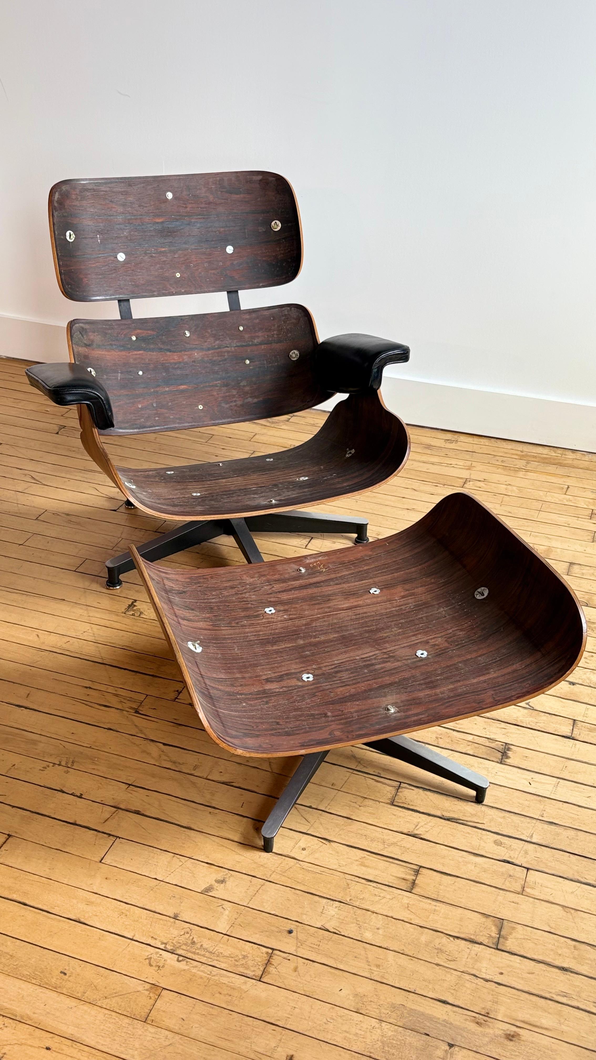 1956 Eames Lounge Chair und Ottoman im Angebot 2
