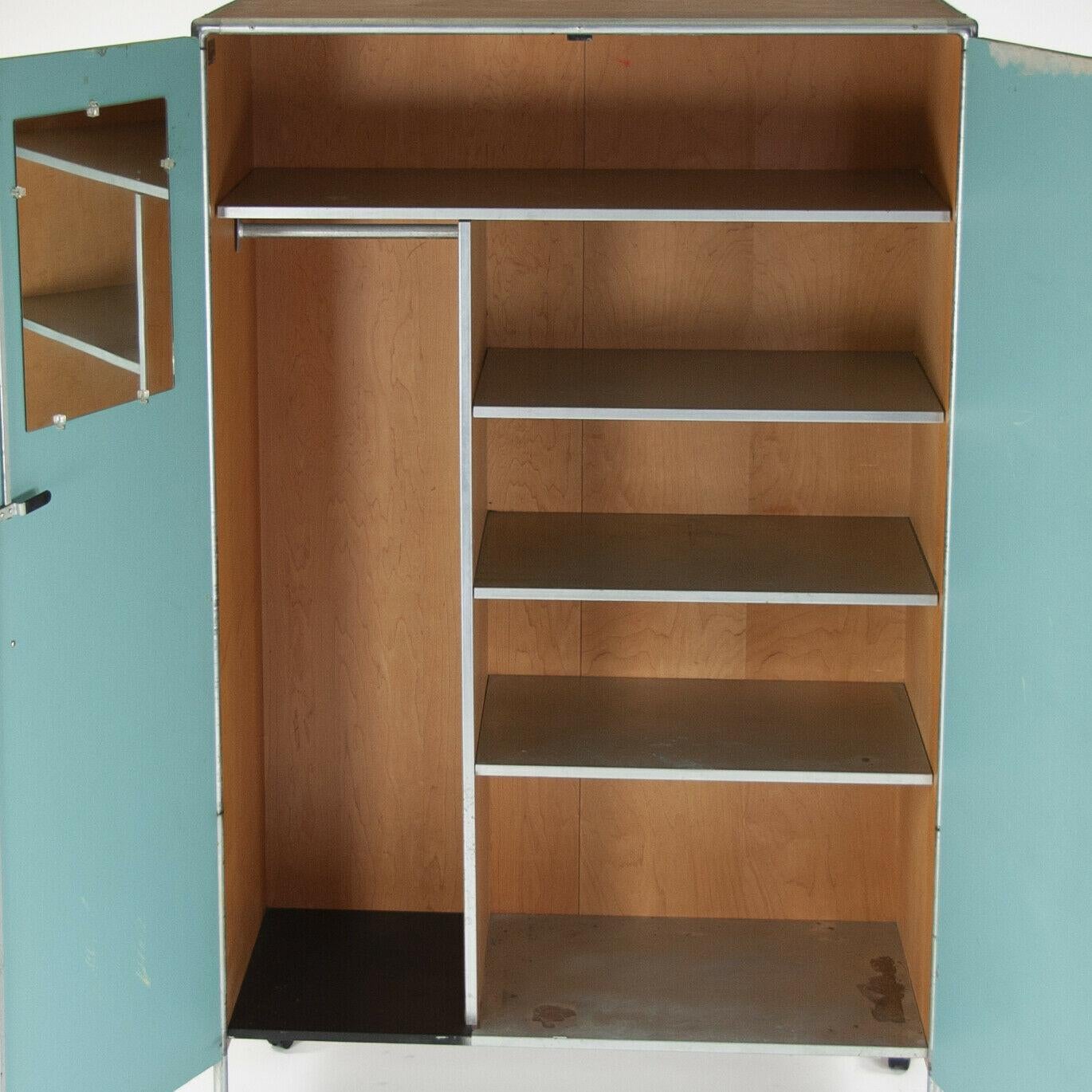 1956 Henry P. Glass para Fleetwood de Zeeland Michigan Armario Armoire Pecho mediados del siglo XX en venta