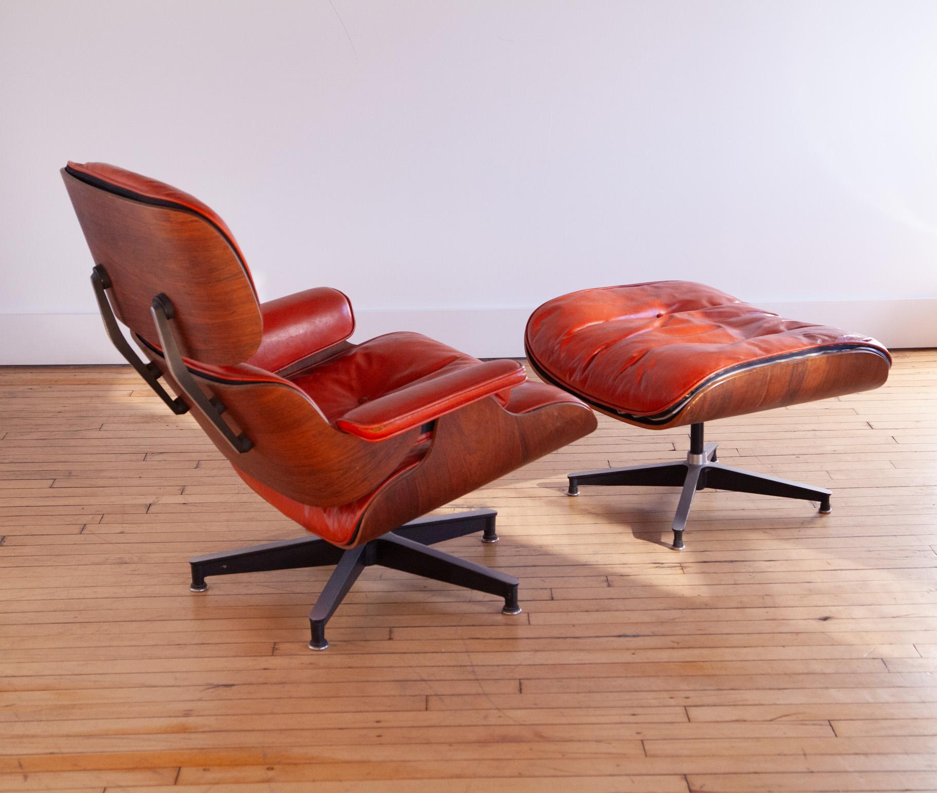 1956 Herman Miller Eames Lounge Chair with Original Salmon Leather In Good Condition For Sale In New York, NY