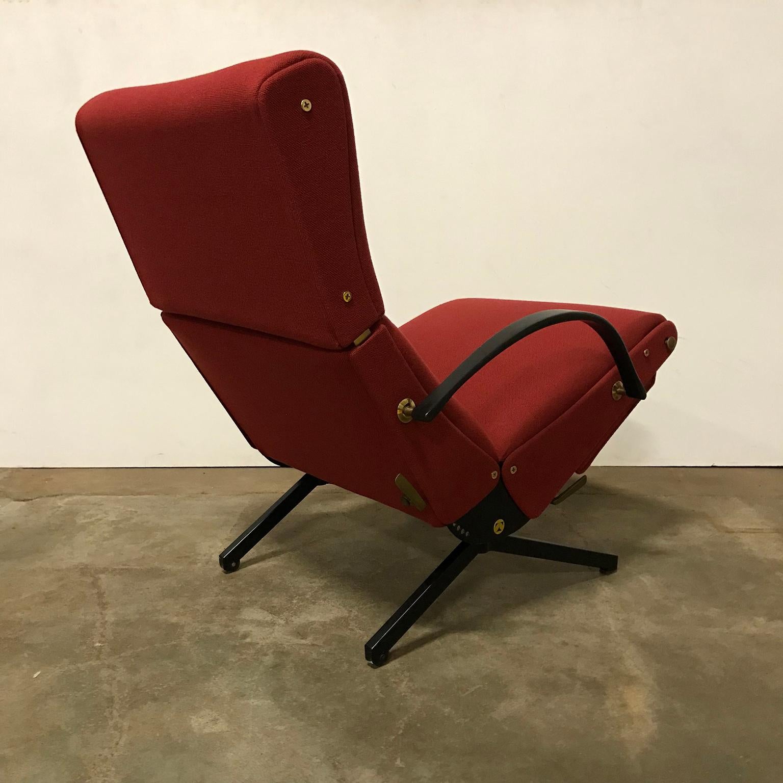 1956, Osvaldo Borsani, P40 Adjustable Lounge Chair in Terra Red Fabric In Good Condition For Sale In Amsterdam IJMuiden, NL