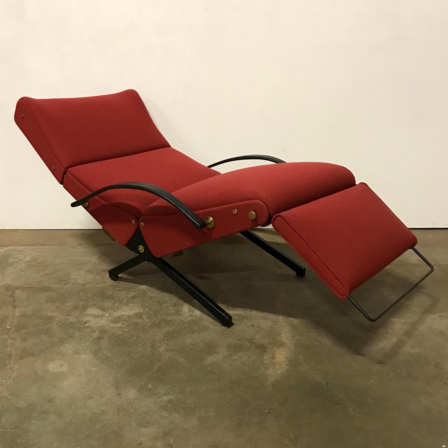 1956, Osvaldo Borsani, P40 Adjustable Lounge Chair in Terra Red Fabric For Sale 3