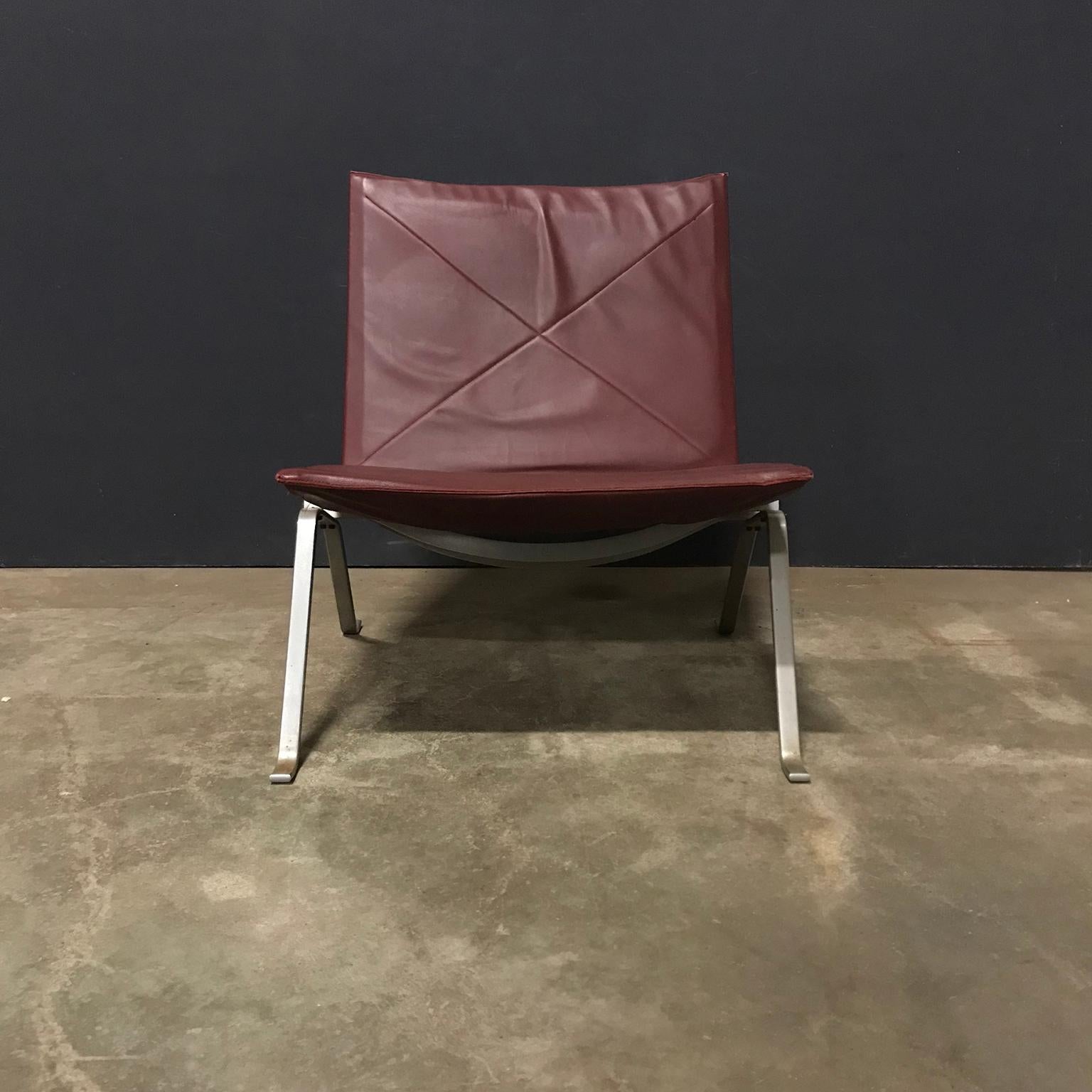 Metà XX secolo 1956, Poul Kjaerholm per E. Kold Christensen, Sedia da salotto PK22 in pelle rossa in vendita