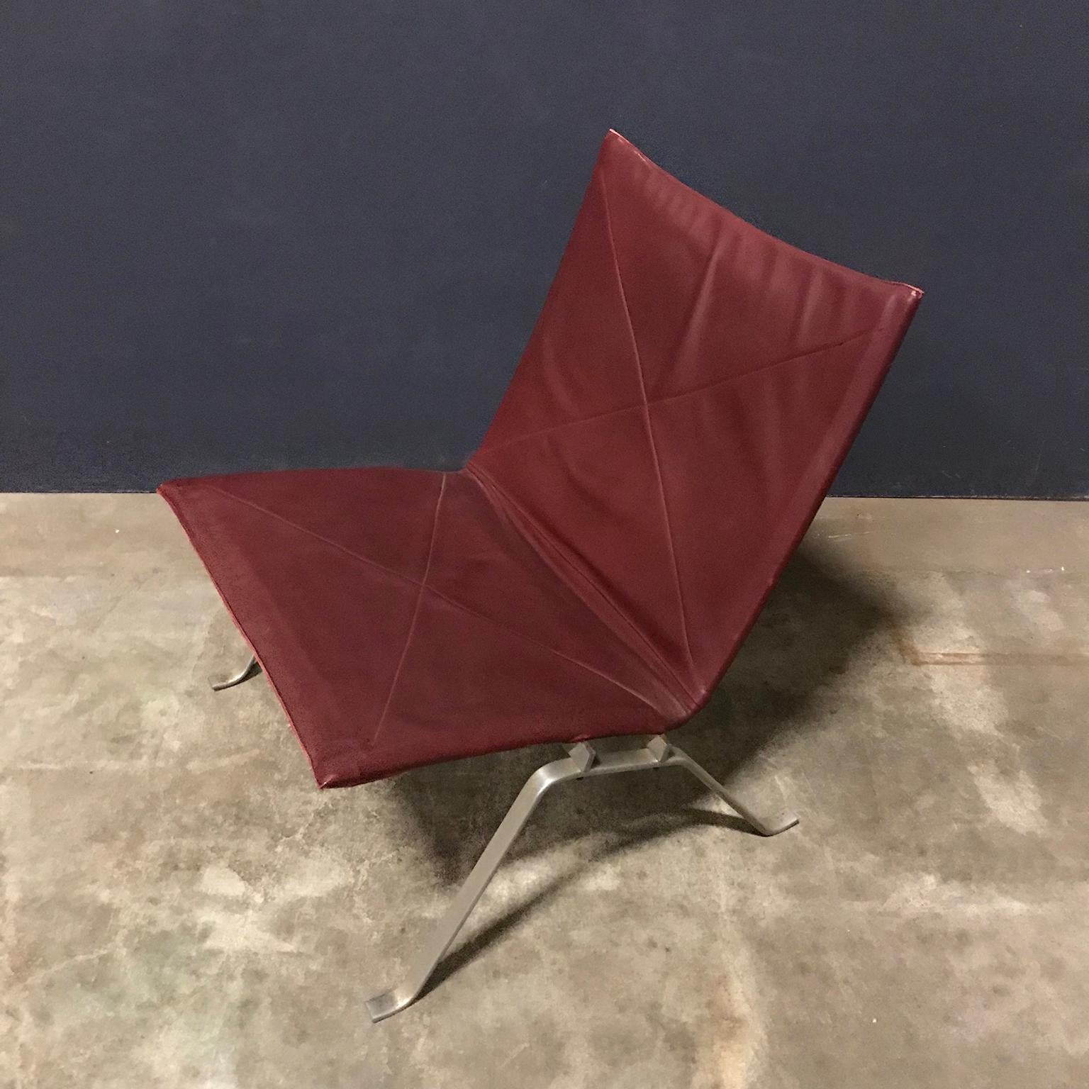 Metal 1956, Poul Kjaerholm for E. Kold Christensen, PK22 Lounge Chair in Red Leather For Sale
