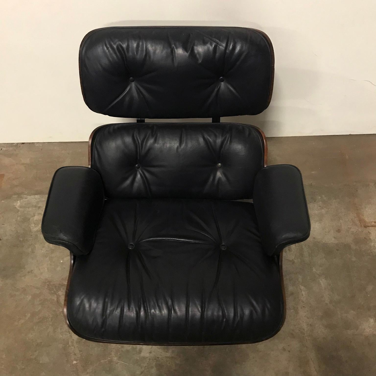 1956, Ray & Charles Eames Lounge Chair, Rare First Edition 1956 in Black Leather For Sale 1