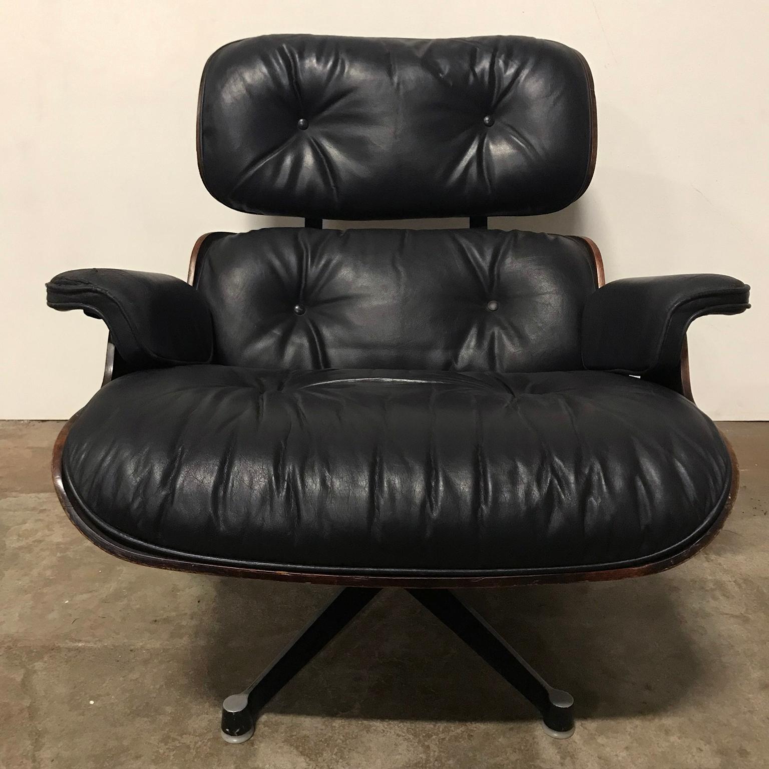 1956, Ray & Charles Eames Lounge Chair, Rare First Edition 1956 in Black Leather For Sale 2