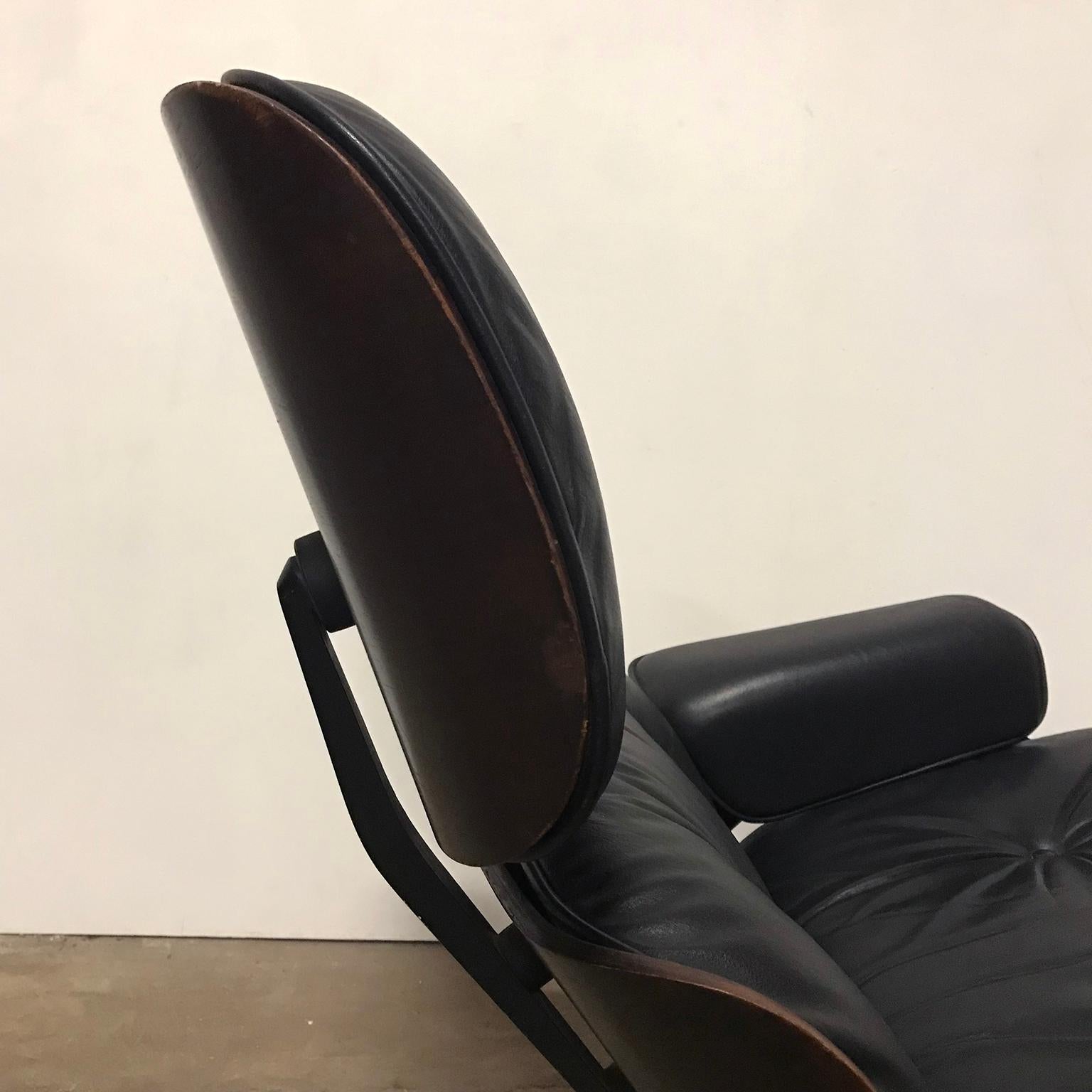 1956, Ray & Charles Eames Lounge Chair, Rare First Edition 1956 in Black Leather For Sale 5