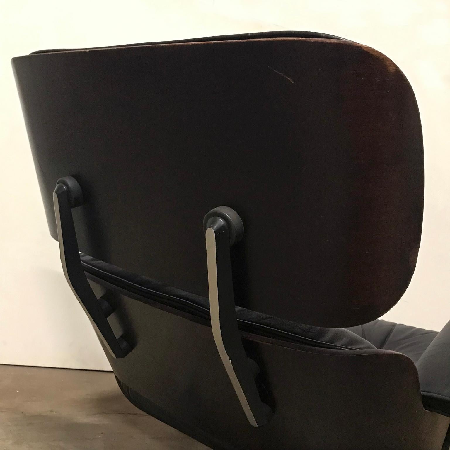 1956, Ray & Charles Eames Lounge Chair, Rare First Edition 1956 in Black Leather For Sale 6