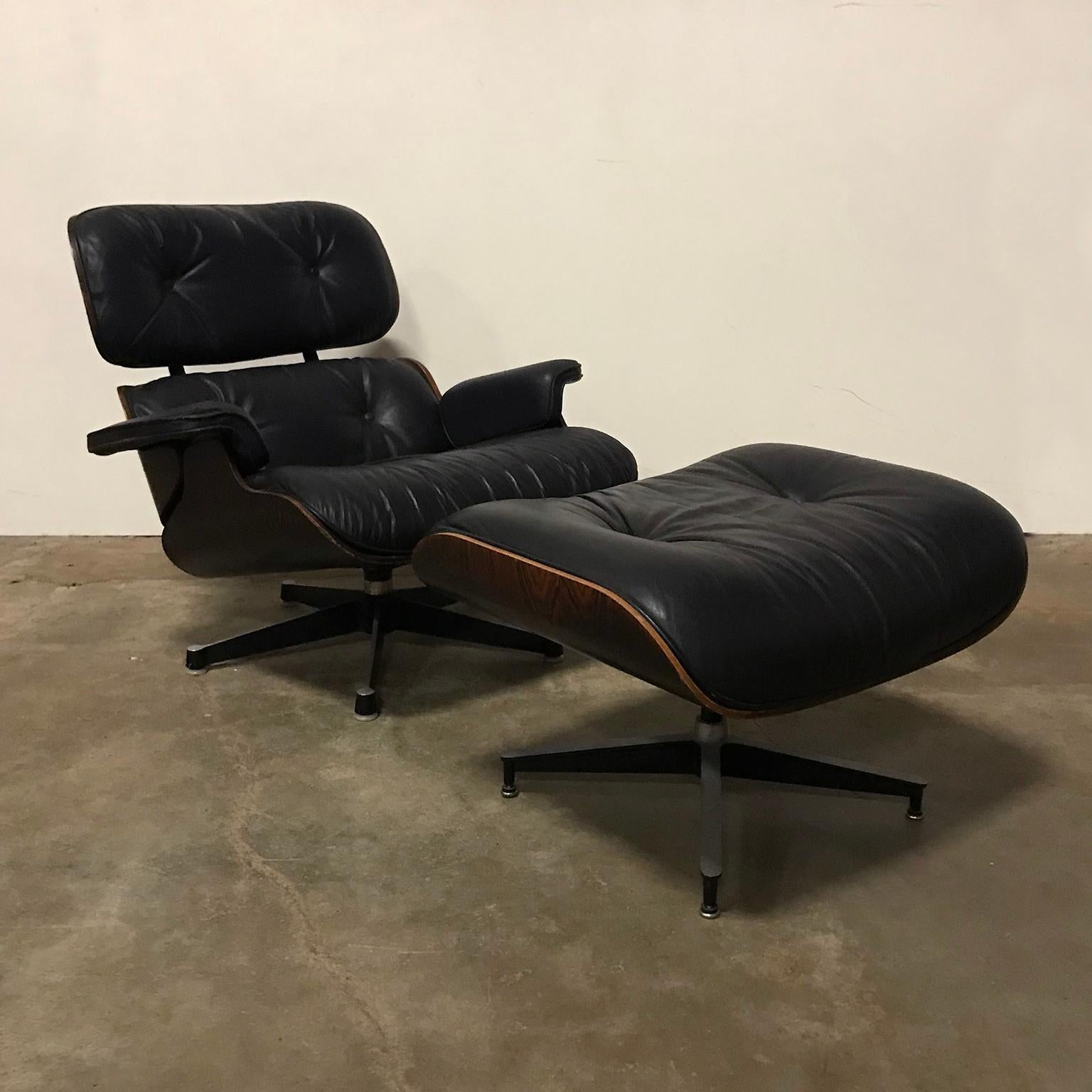 1956, Ray & Charles Eames Lounge Chair, Rare First Edition 1956 in Black Leather For Sale 9