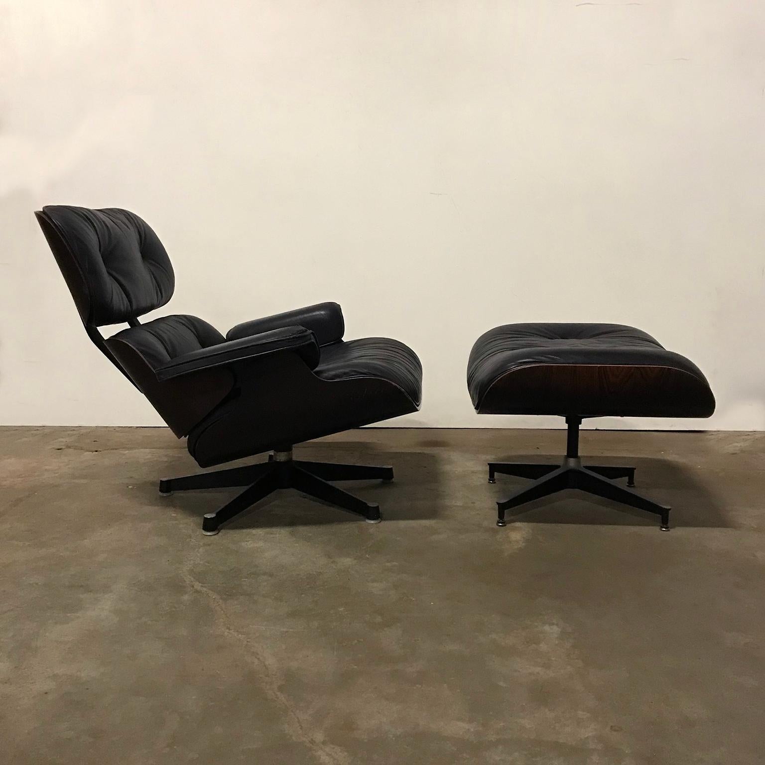 1956, Ray & Charles Eames Lounge Chair, Rare First Edition 1956 in Black Leather For Sale 10