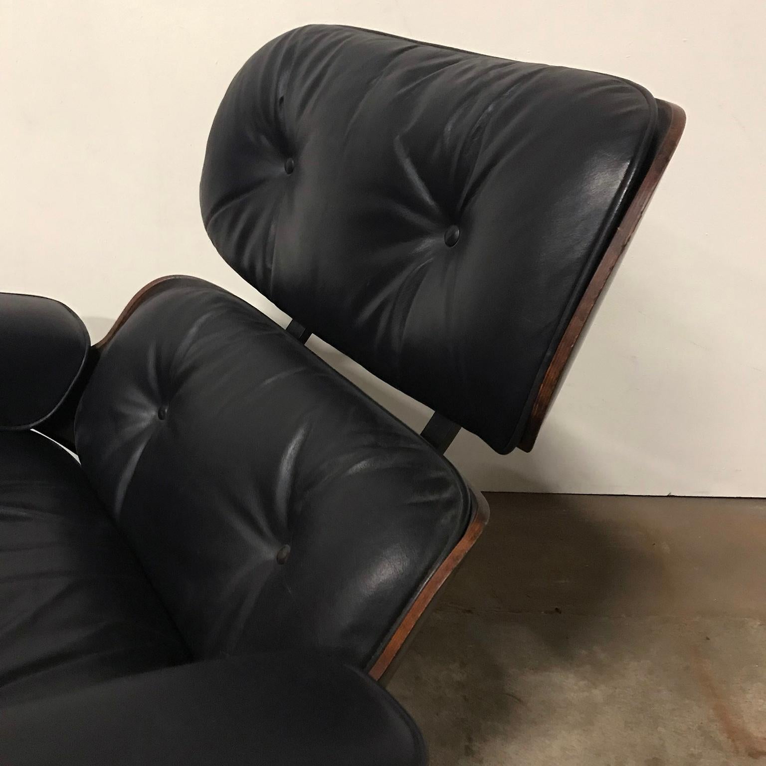 American 1956, Ray & Charles Eames Lounge Chair, Rare First Edition 1956 in Black Leather For Sale