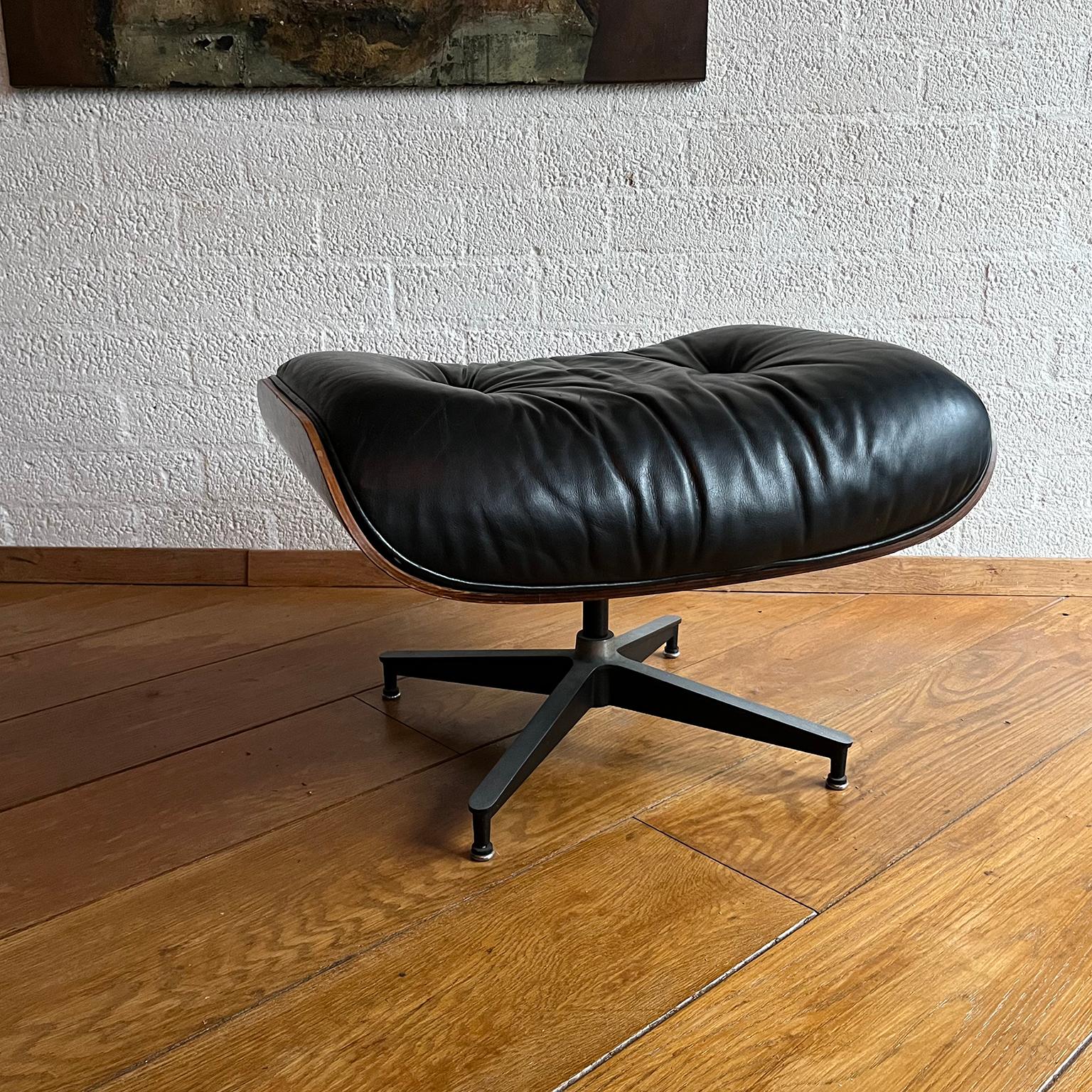 1956, Ray and Charles Eames, Miller, 1st Version Lounge Chair 1956, Ottoman 1966 en vente 10