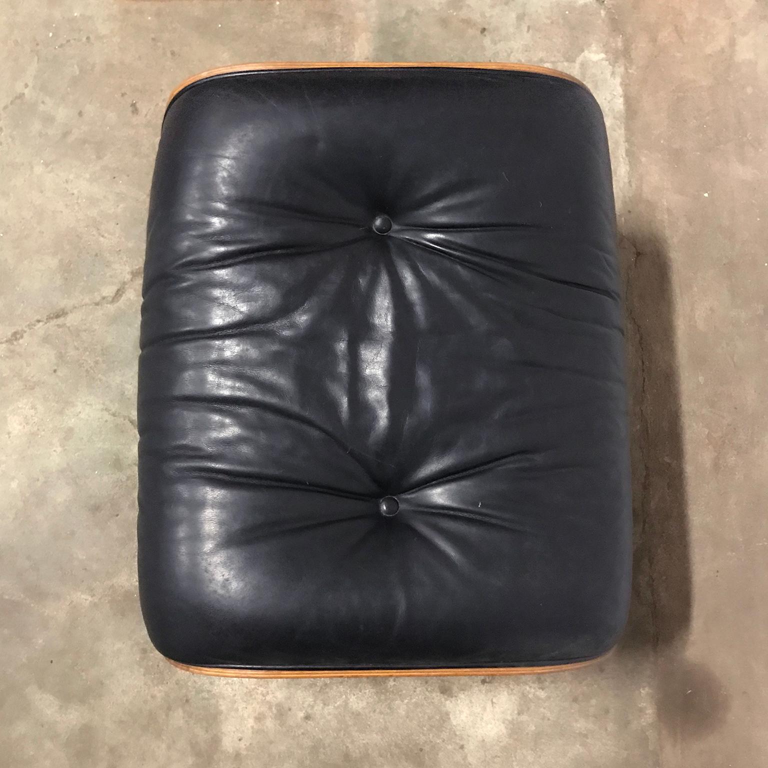 1956, Ray & Charles Eames, Miller, 1st Version Lounge Chair 1956, Ottoman 1966 For Sale 10
